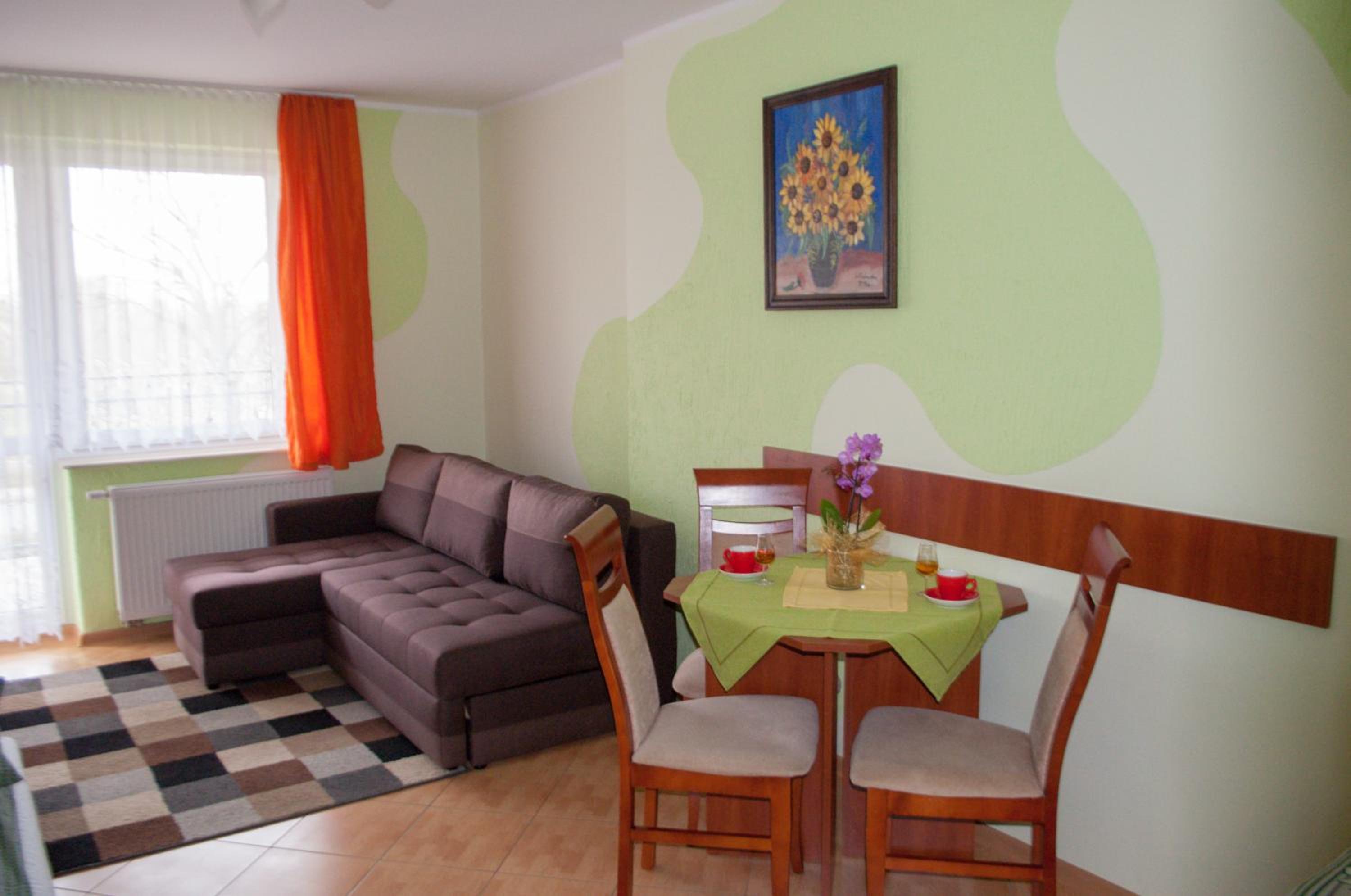 Family Room with Balcony photo 3