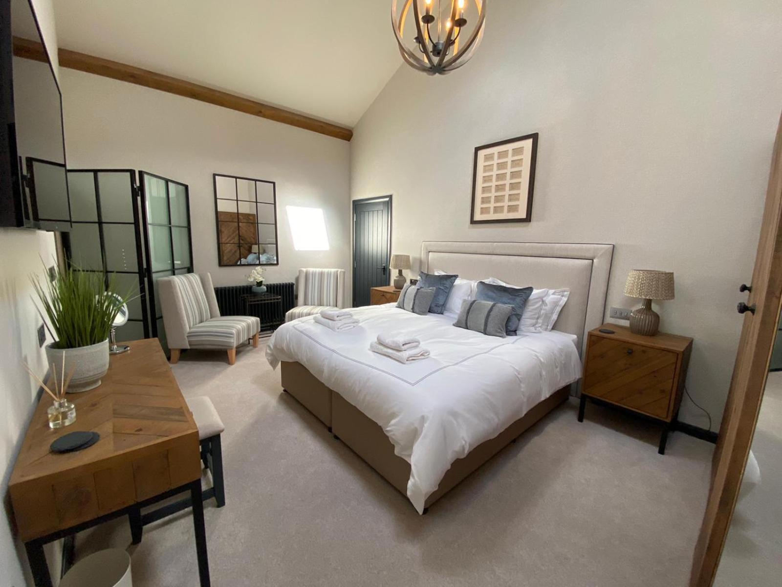 Superior Double or Twin Room - Photo 11