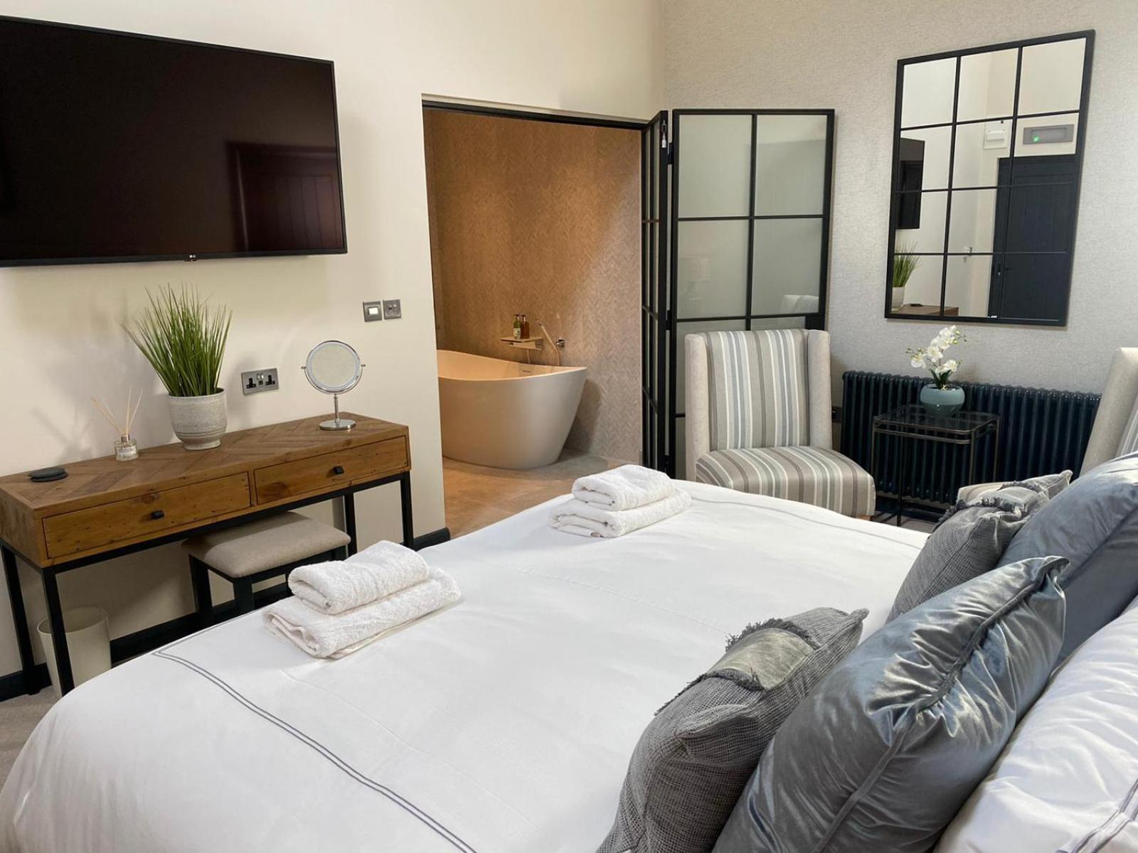 Superior Double or Twin Room - Photo 12