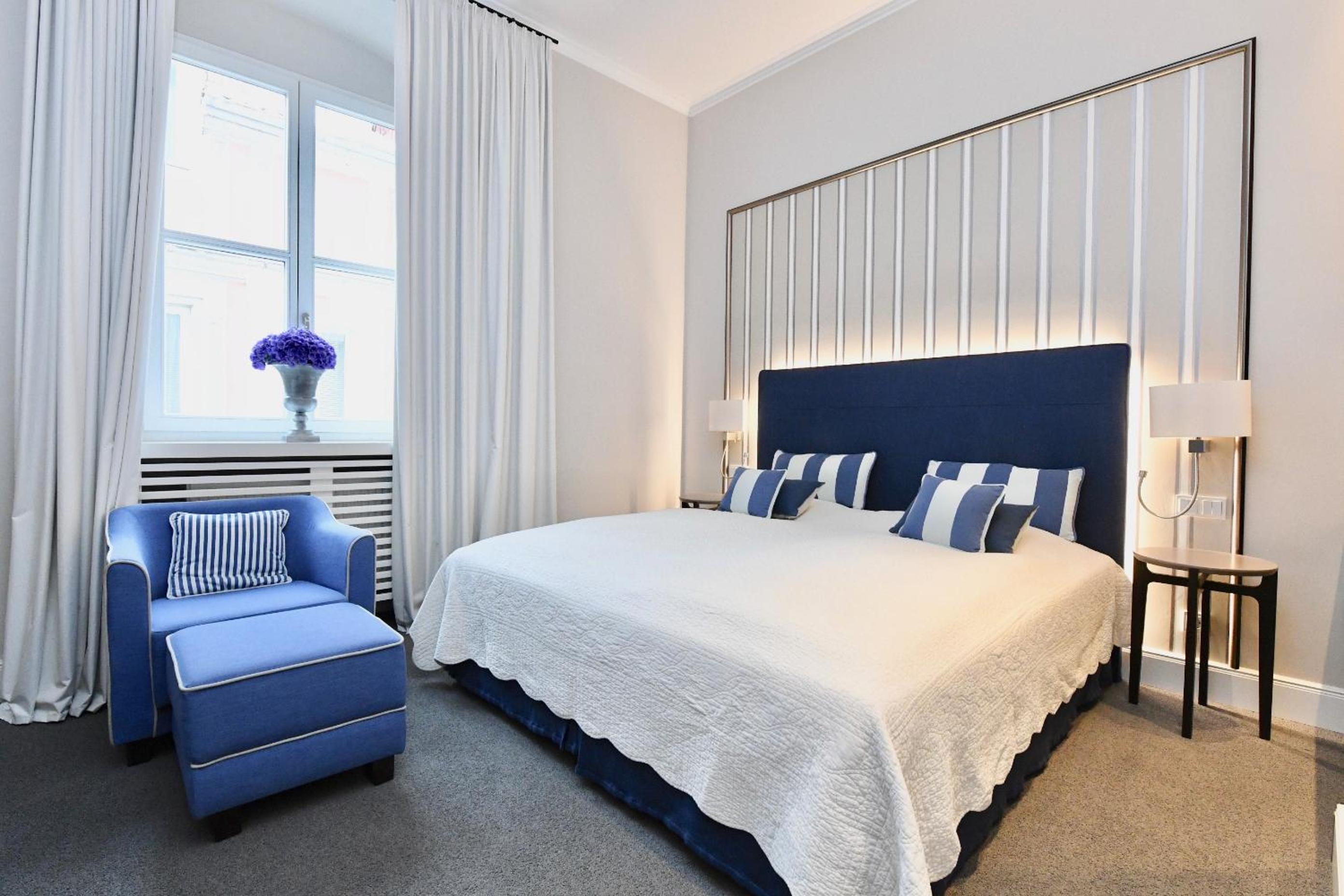 Deluxe Double Room with Shower - Photo 4