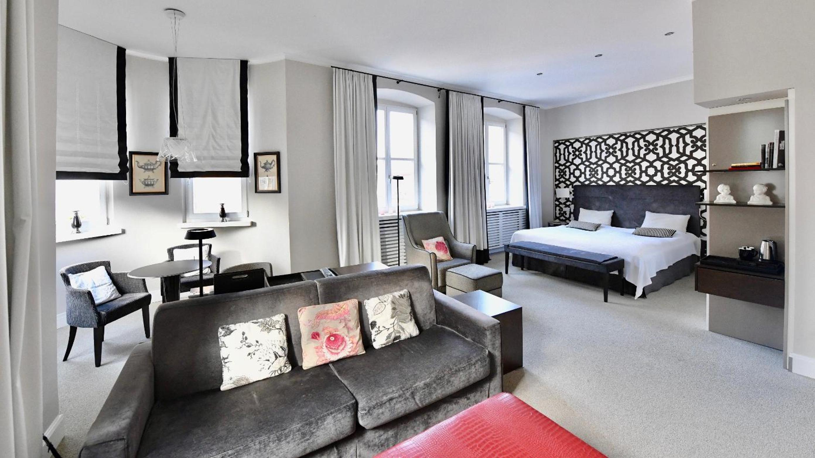 Suite - Photo 5