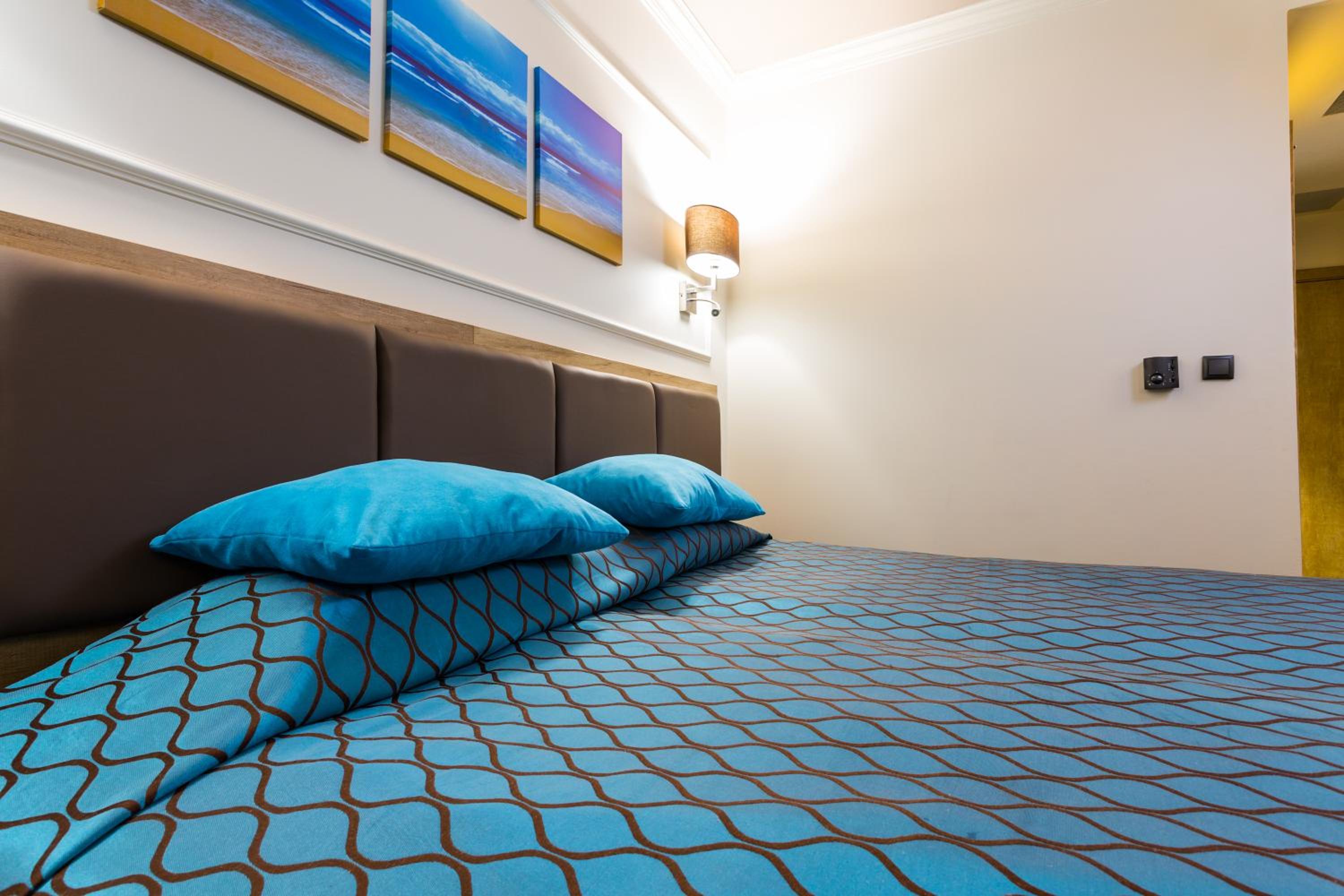Superior Twin Room with Balcony and Street View (3 Adults + 1 Children)