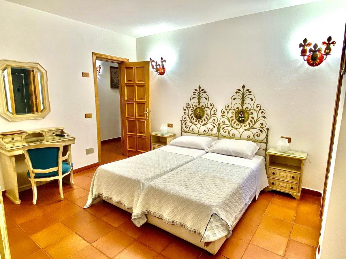 Double or Twin Room photo 2