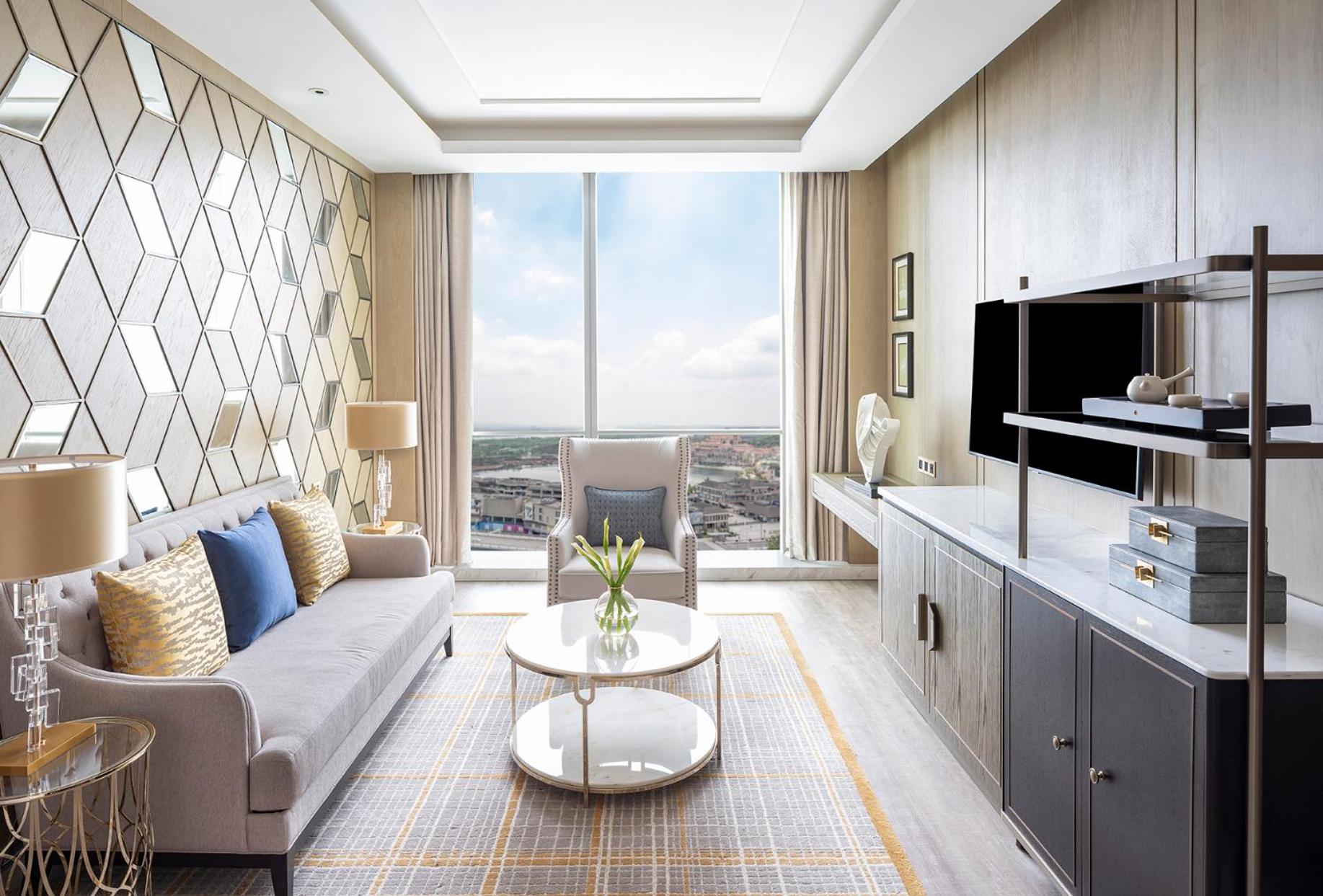 Premier Suite - Photo 3