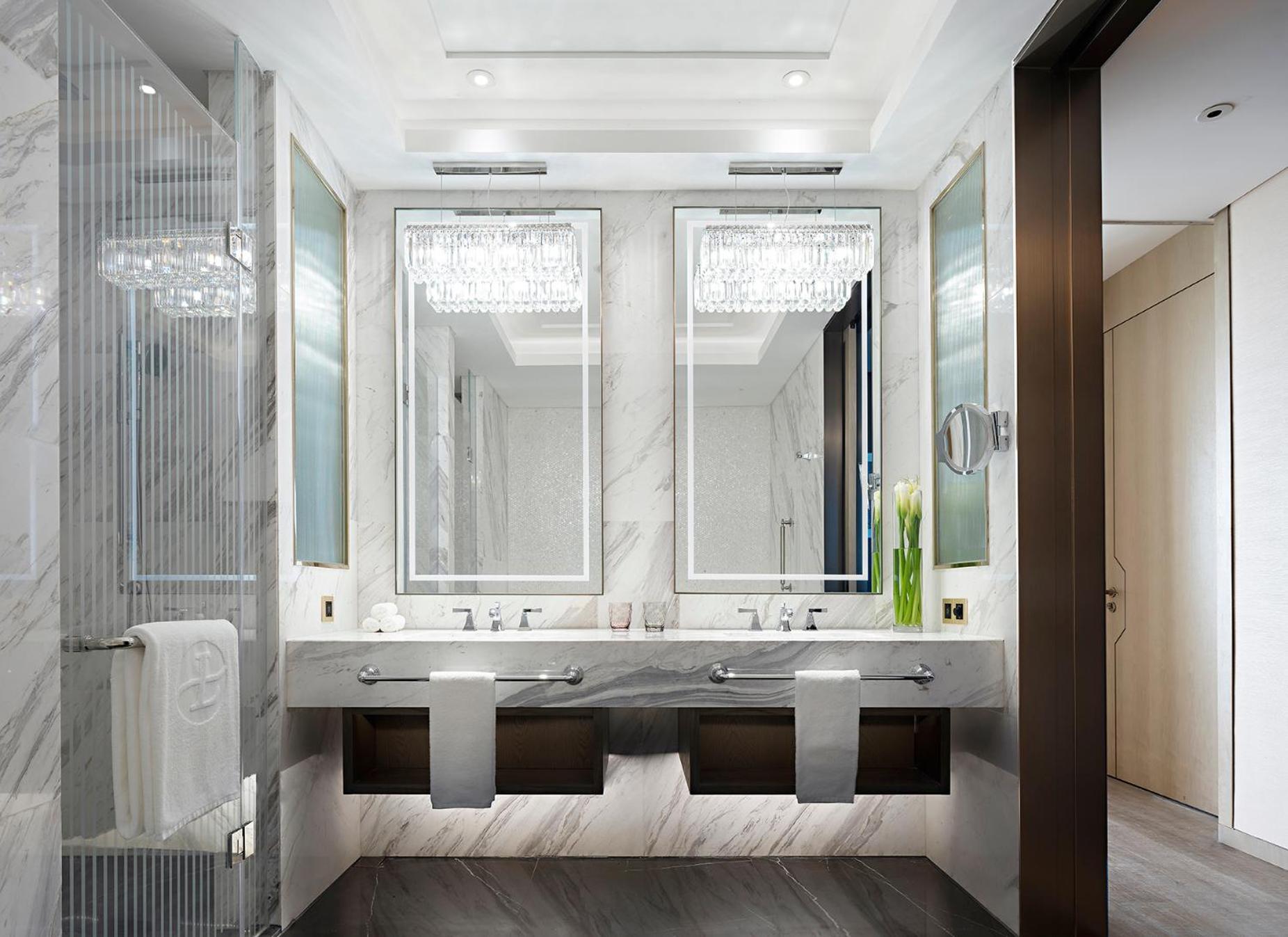 Premier Suite - Photo 2