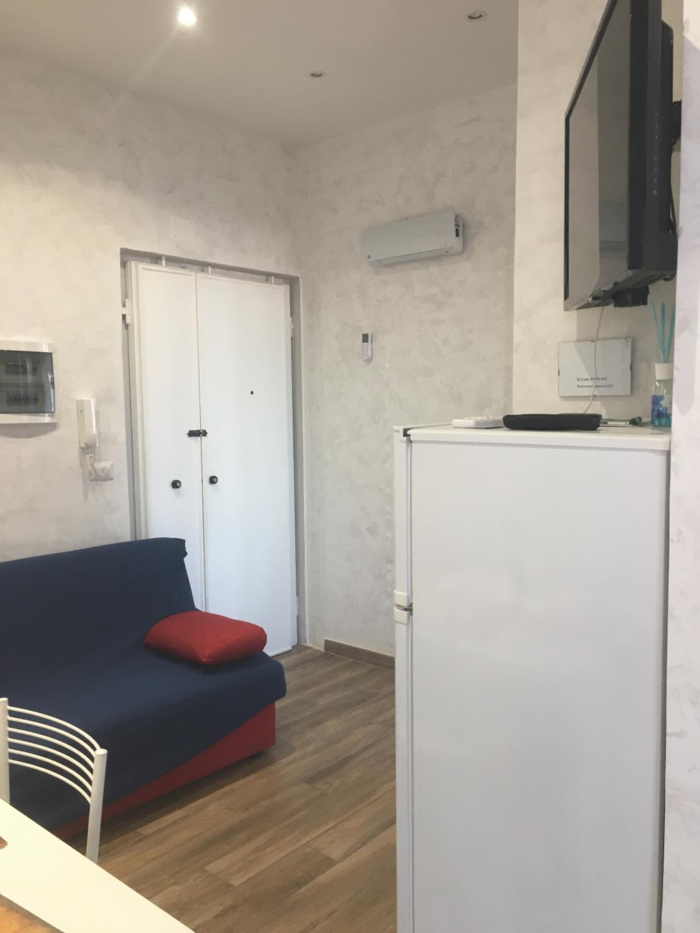 Two-Bedroom Apartment - Photo 2