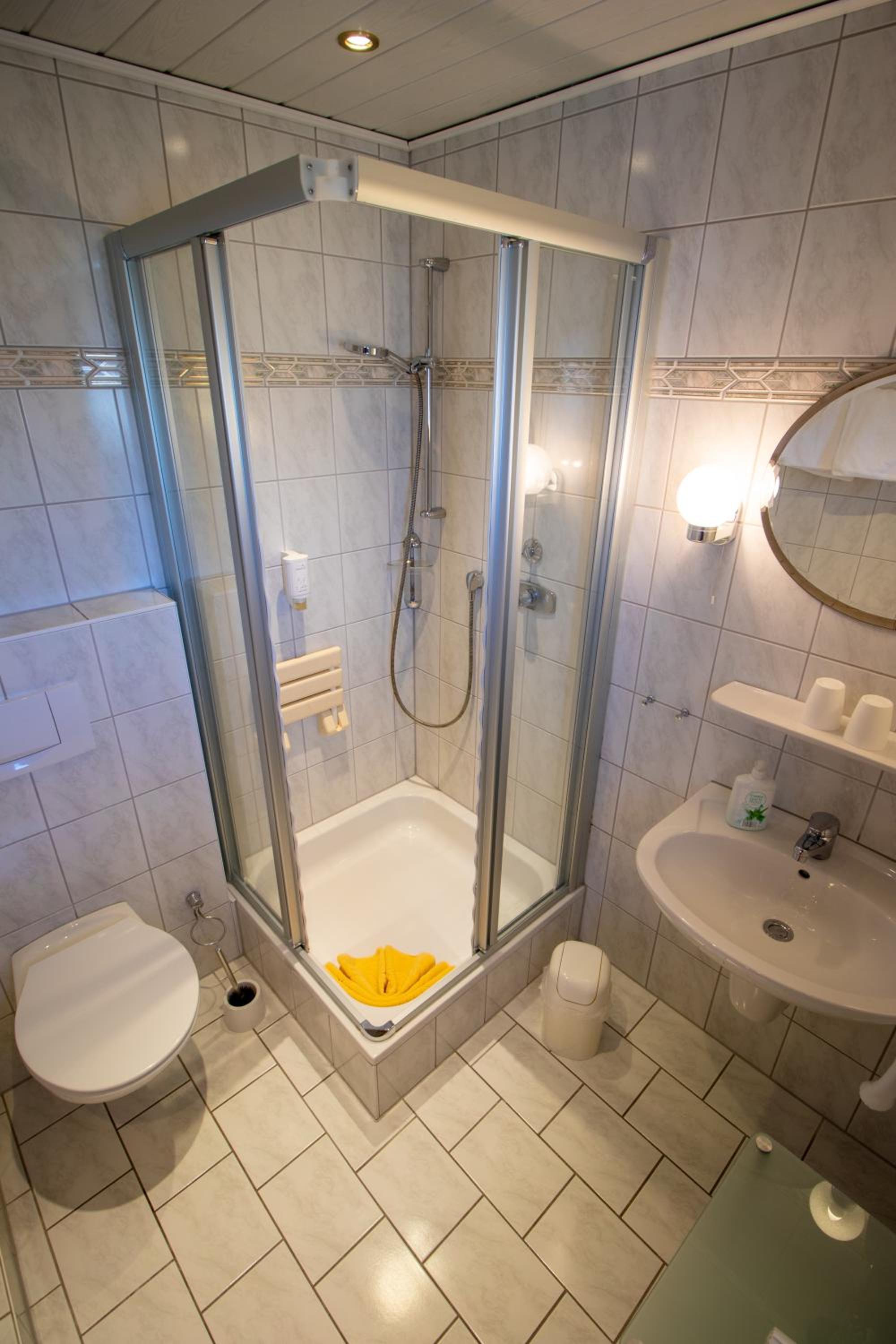 Double Room with Balcony - Photo 4