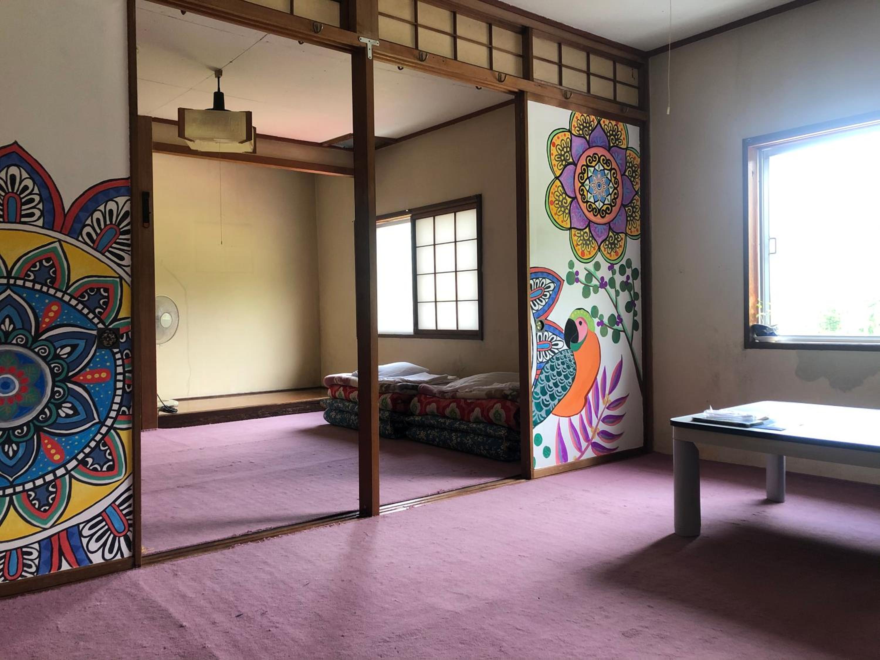 Japanese-Style Family Room with Shared Bathroom photo 1