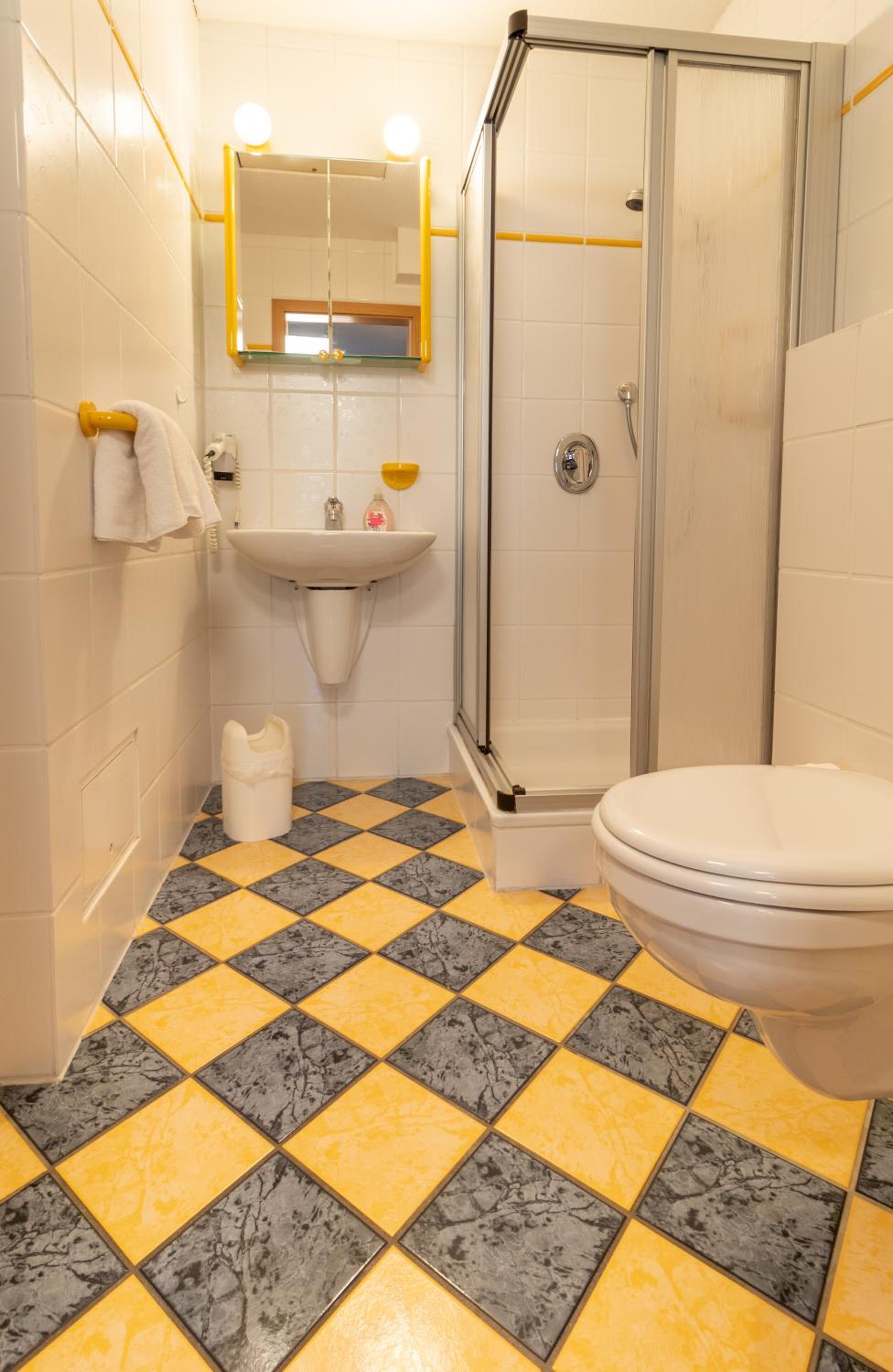 Double Room with Balcony - Photo 6