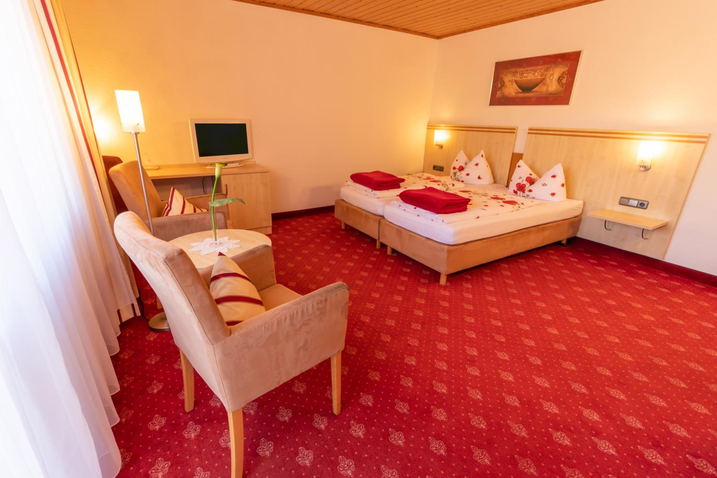 Double Room with Balcony - Photo 7