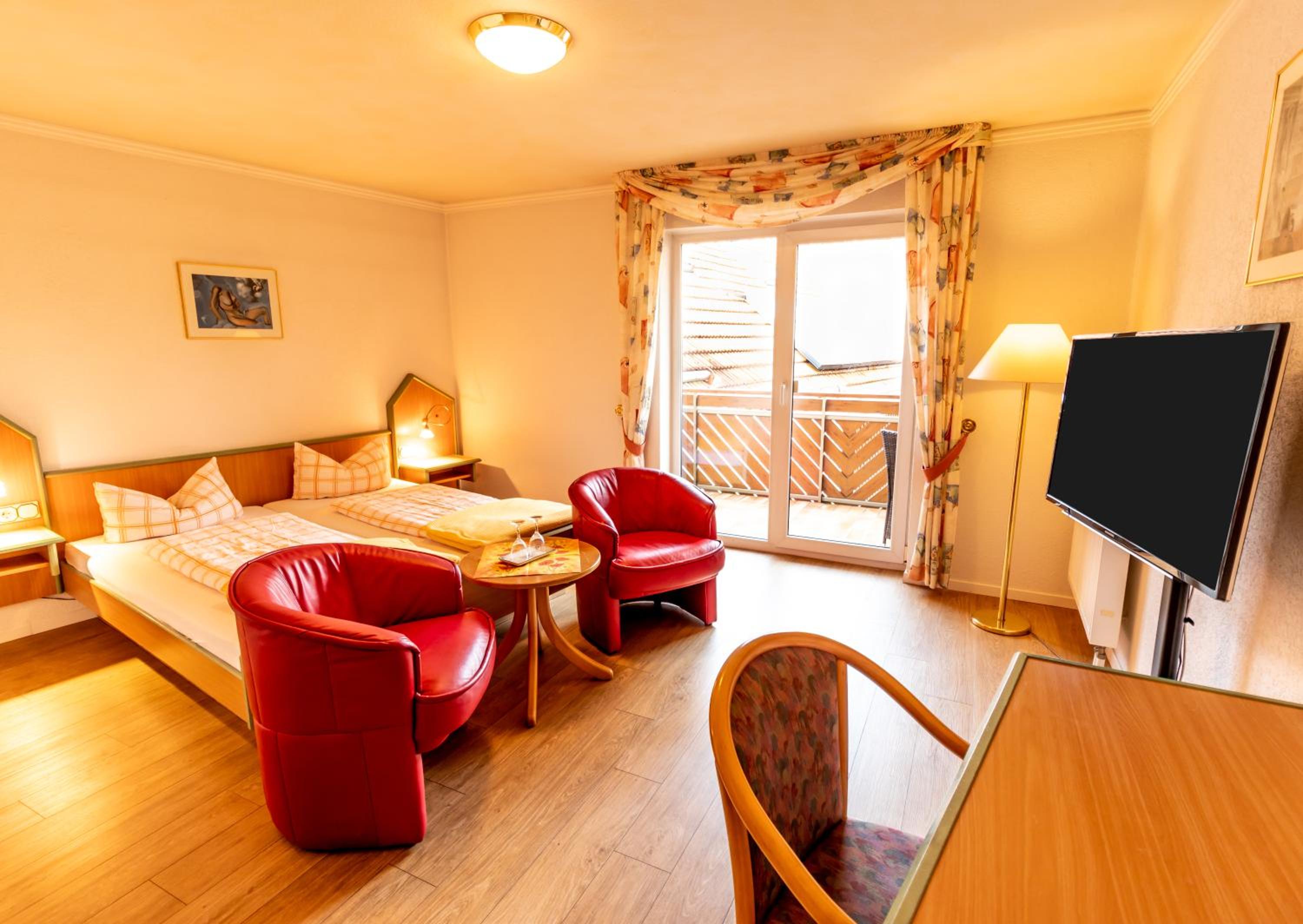Double Room with Balcony - Photo 2
