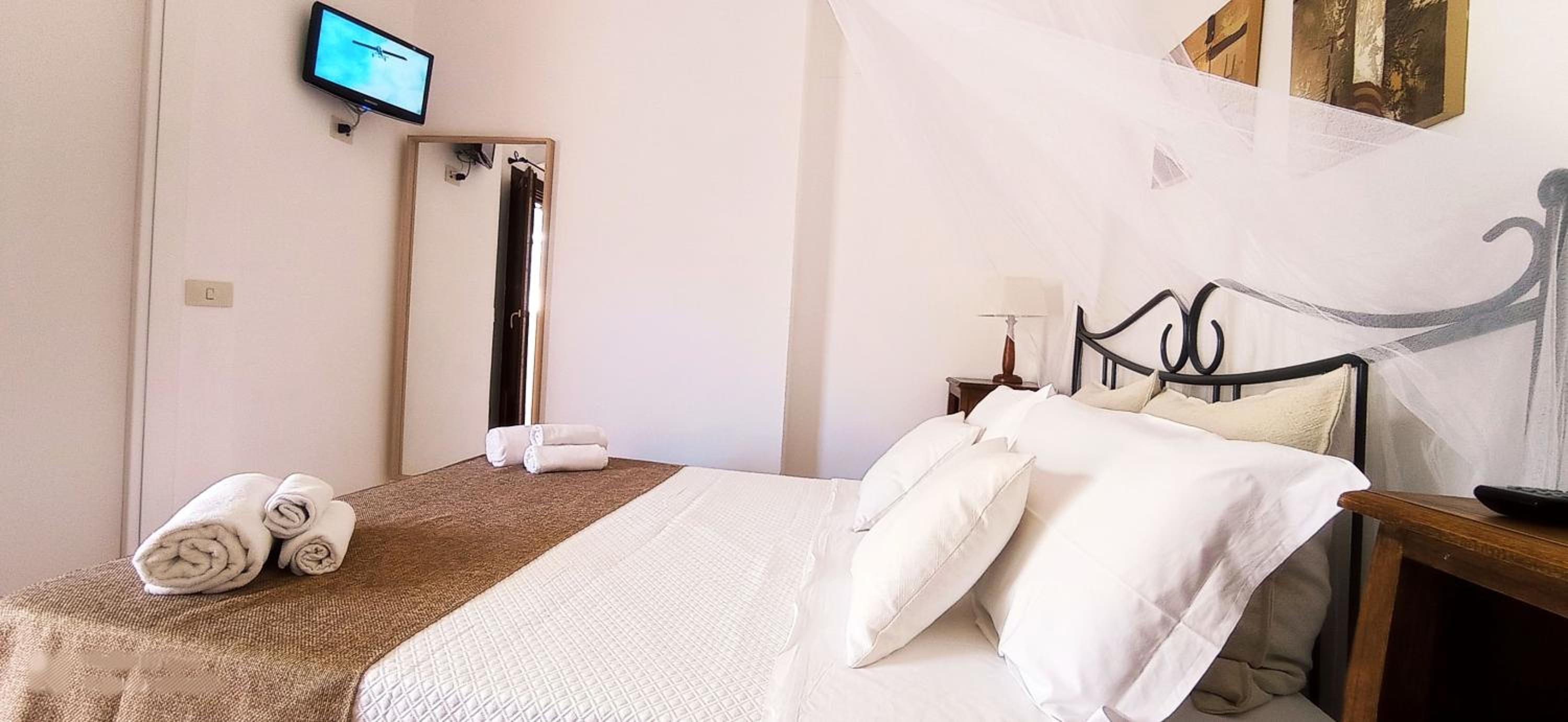 Double Room - Photo 5