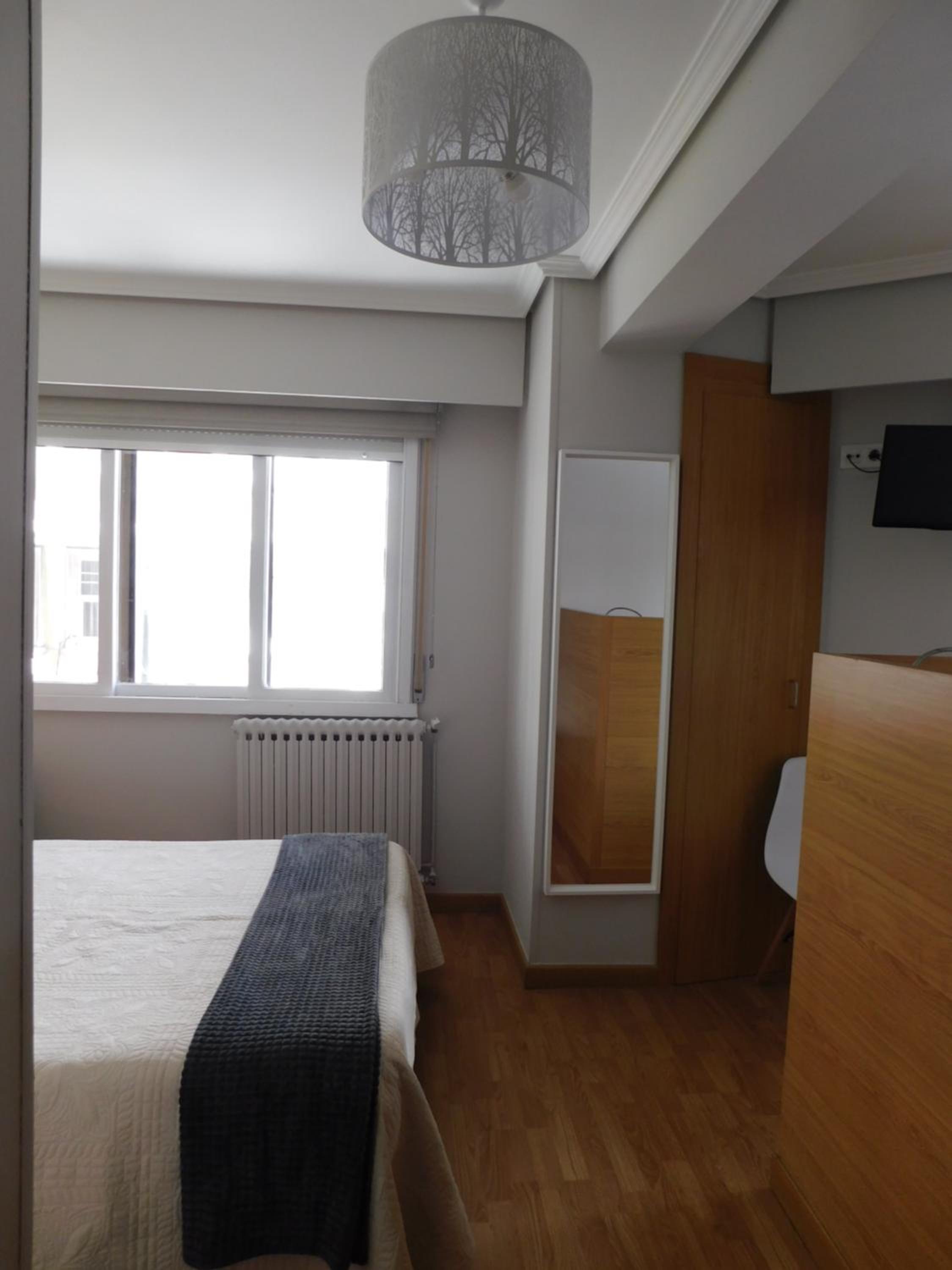 Deluxe Double Room (2 Adults + 1 Child) - Photo 4