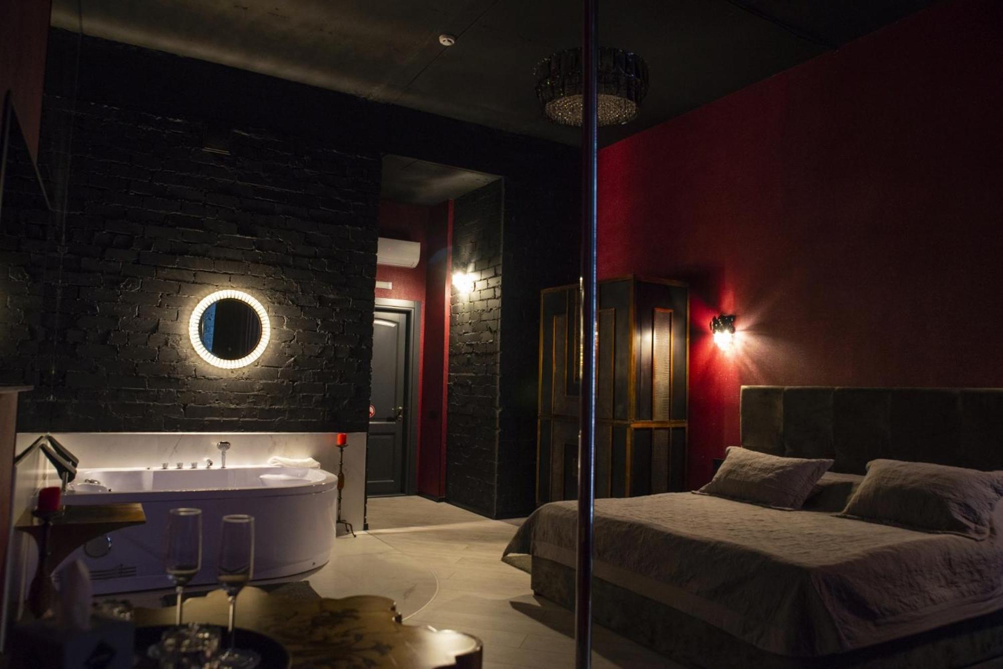 Deluxe Suite with Spa Bath