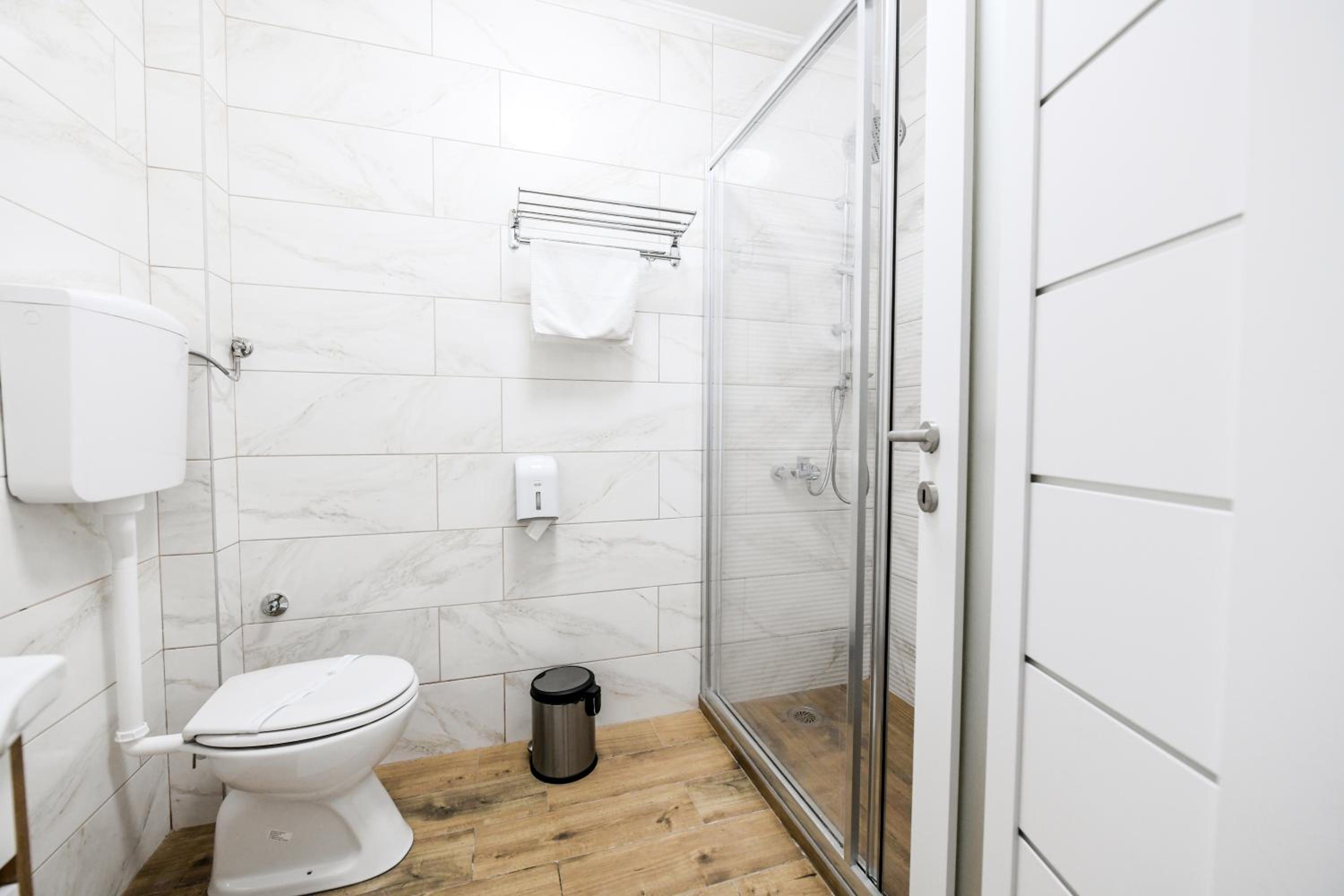 Deluxe Double Room (2 Adults + 1 Child) photo 2