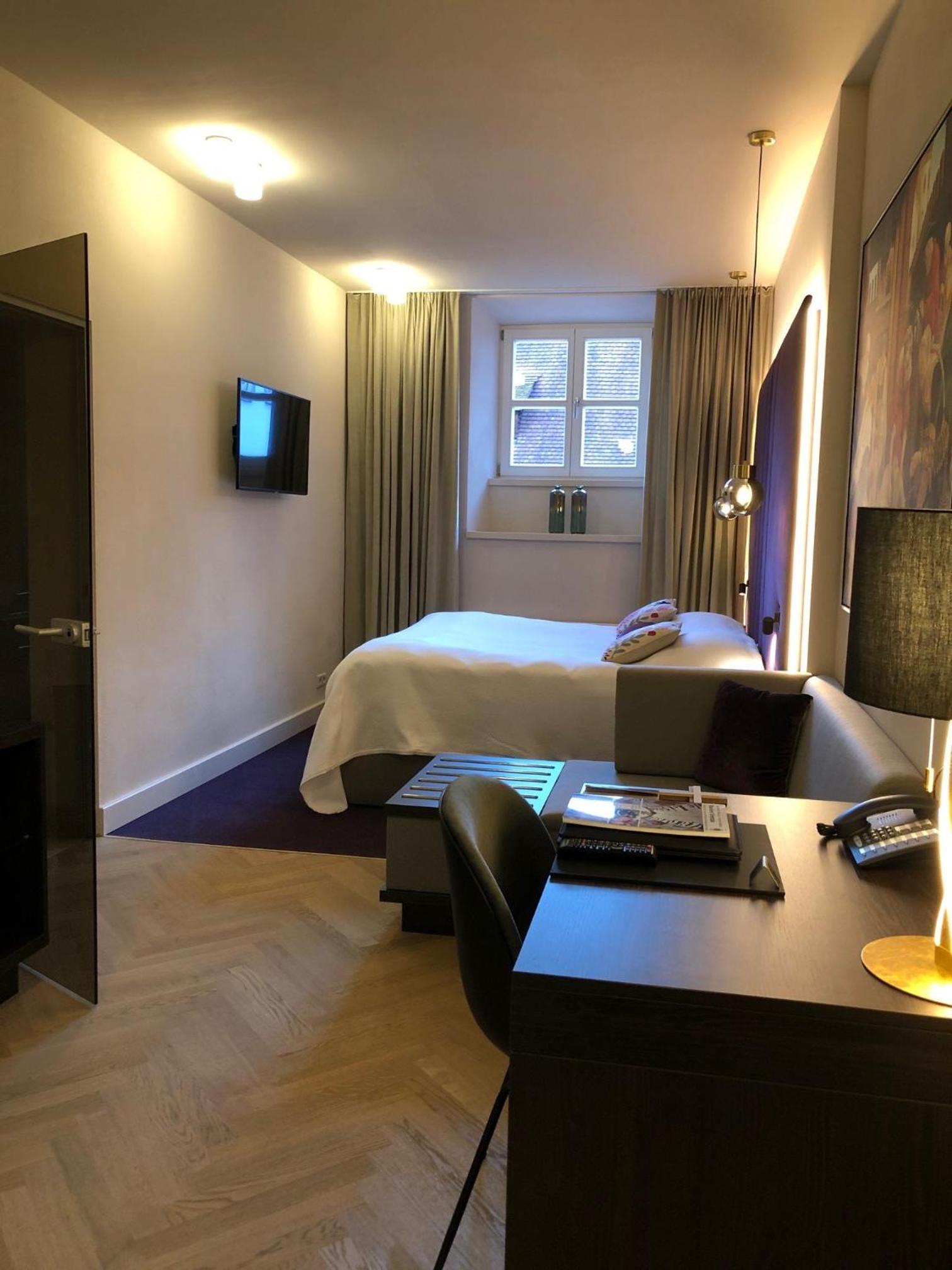 Deluxe Double Room with Shower - Photo 3