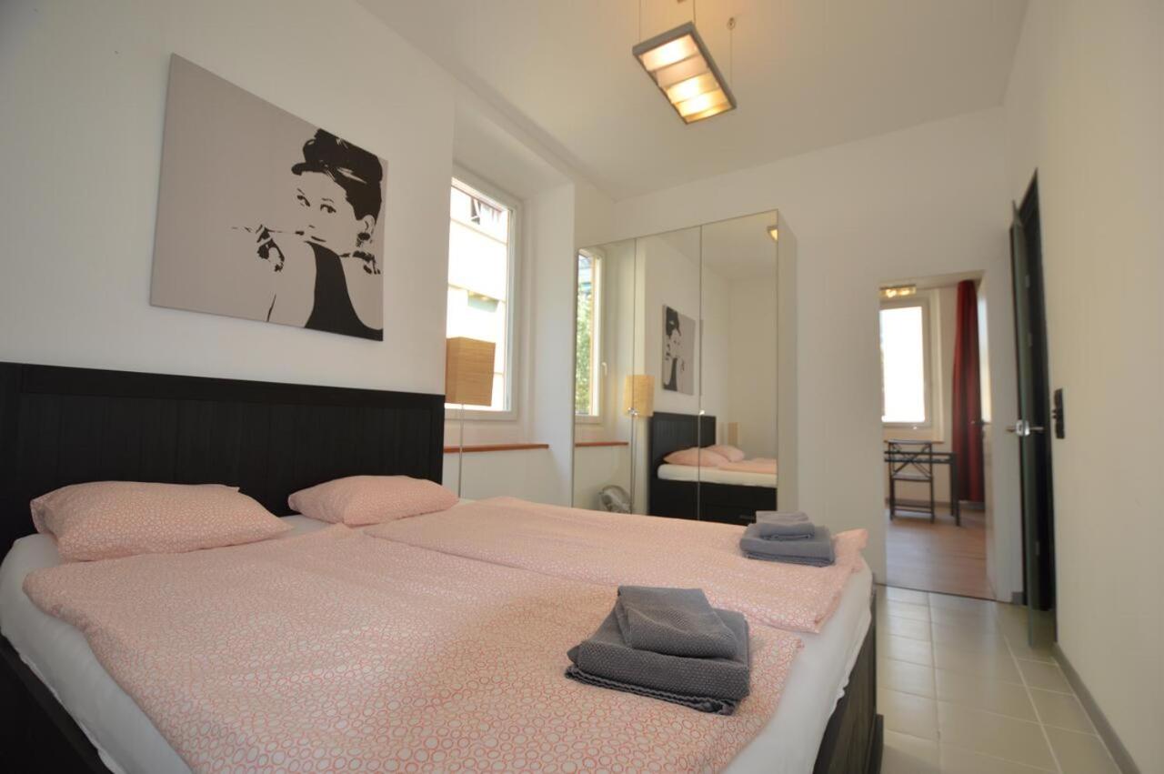 Deluxe Queen Studio