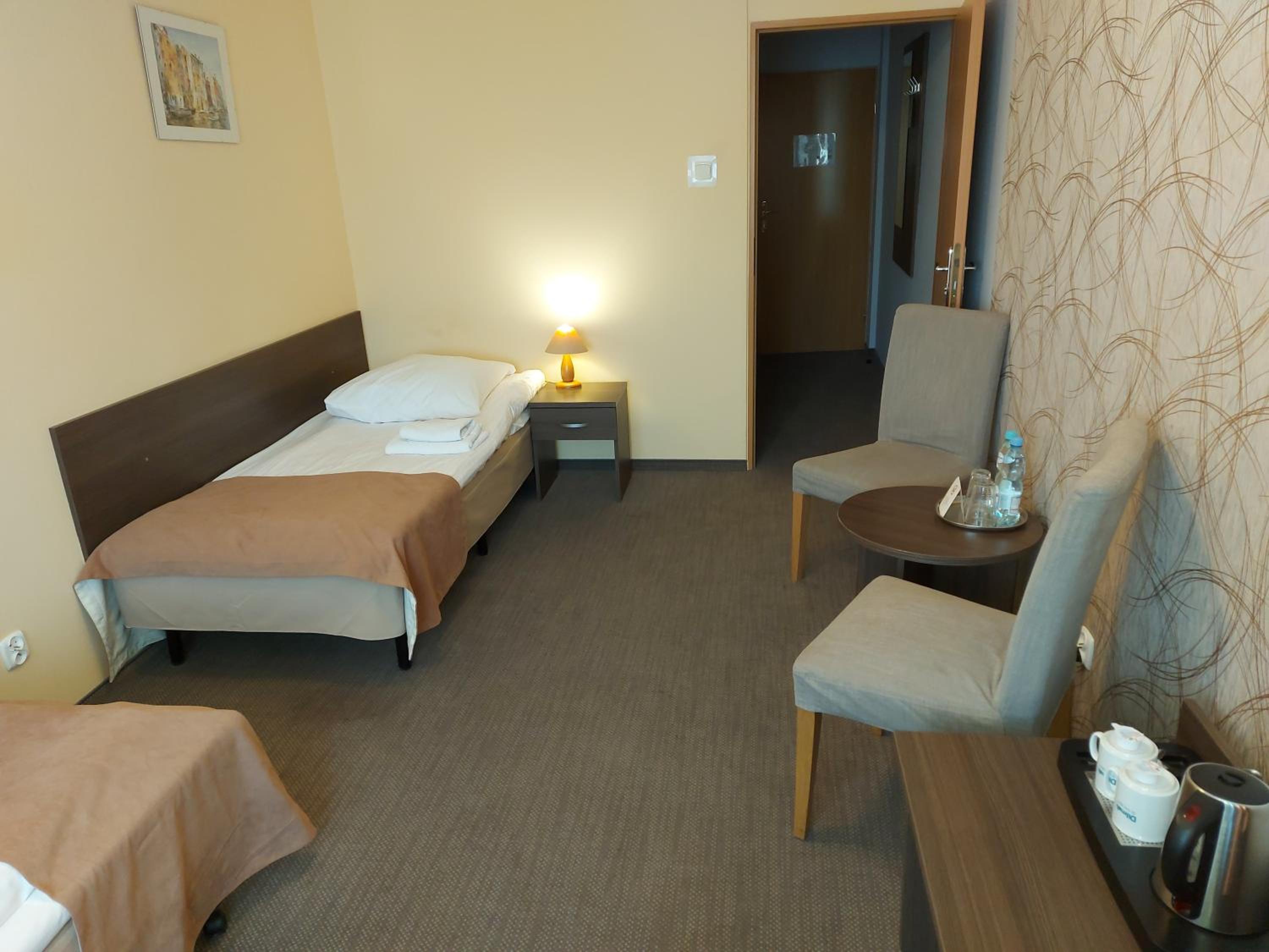Twin Room - Photo 6