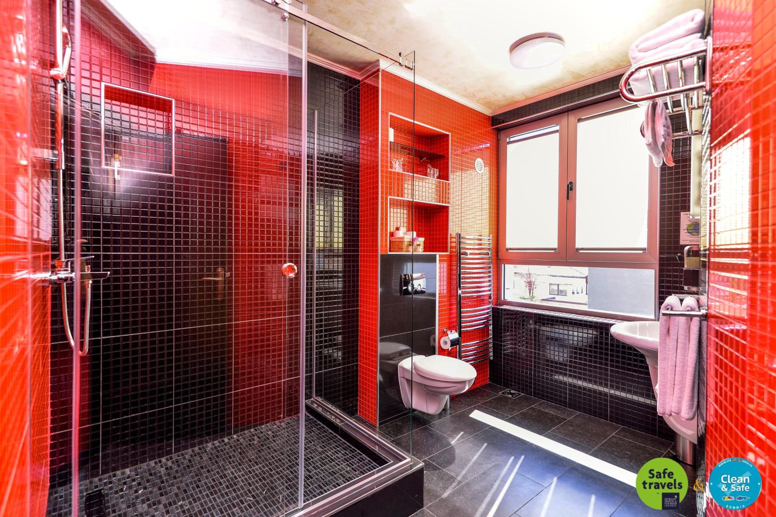 VIP Suite - Photo 2