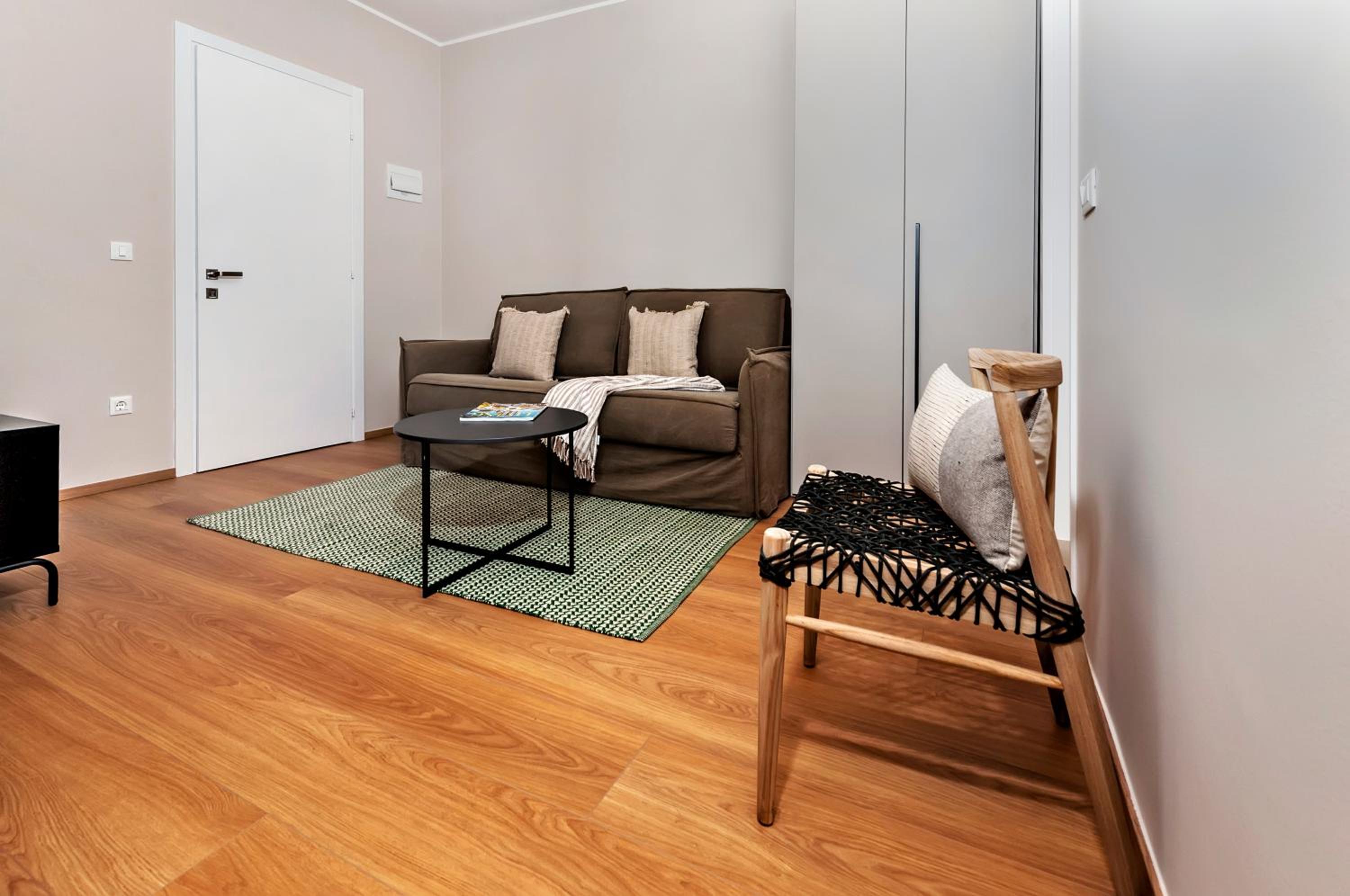 One-Bedroom Apartment - Photo 7