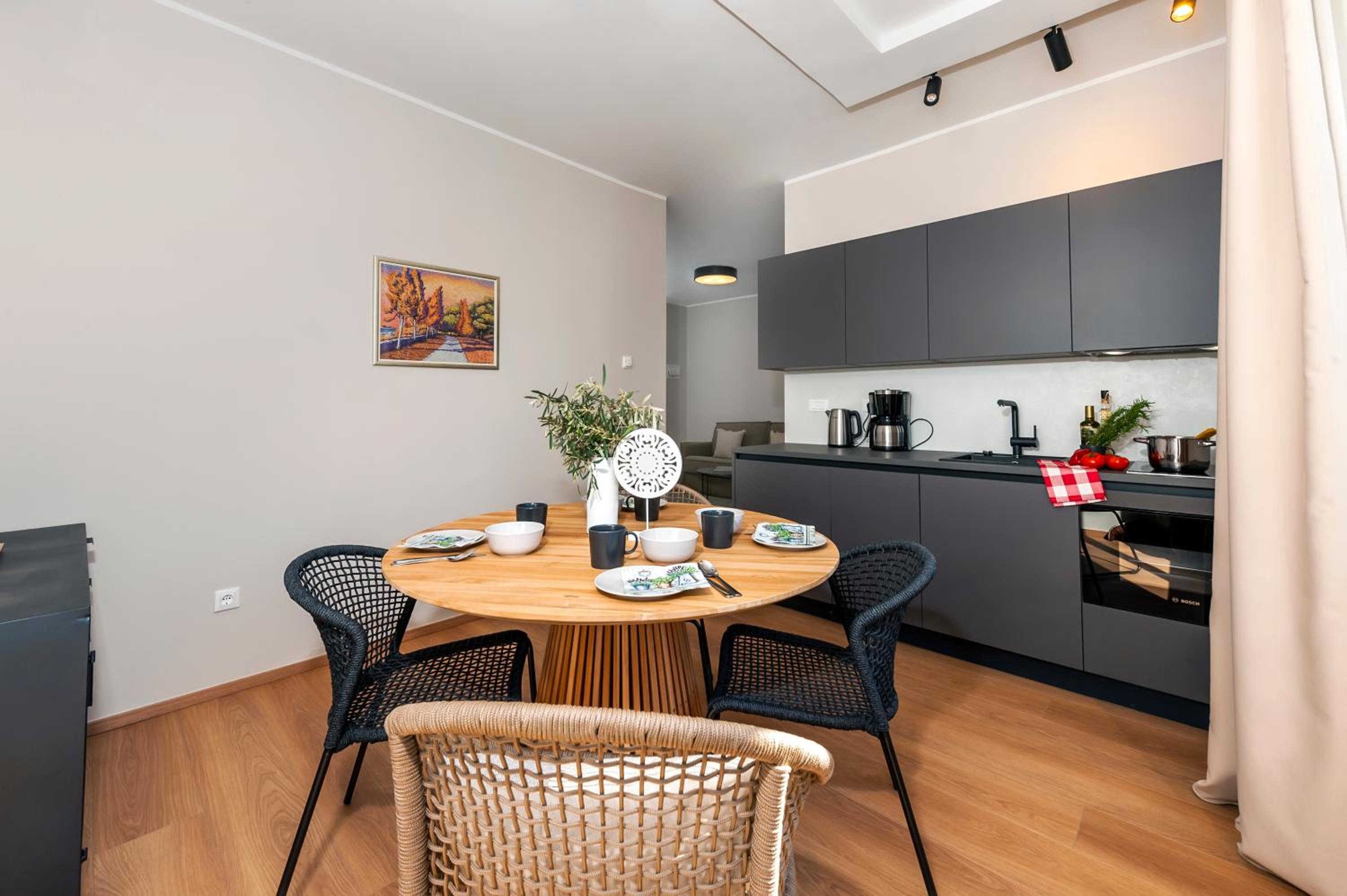 One-Bedroom Apartment - Photo 2