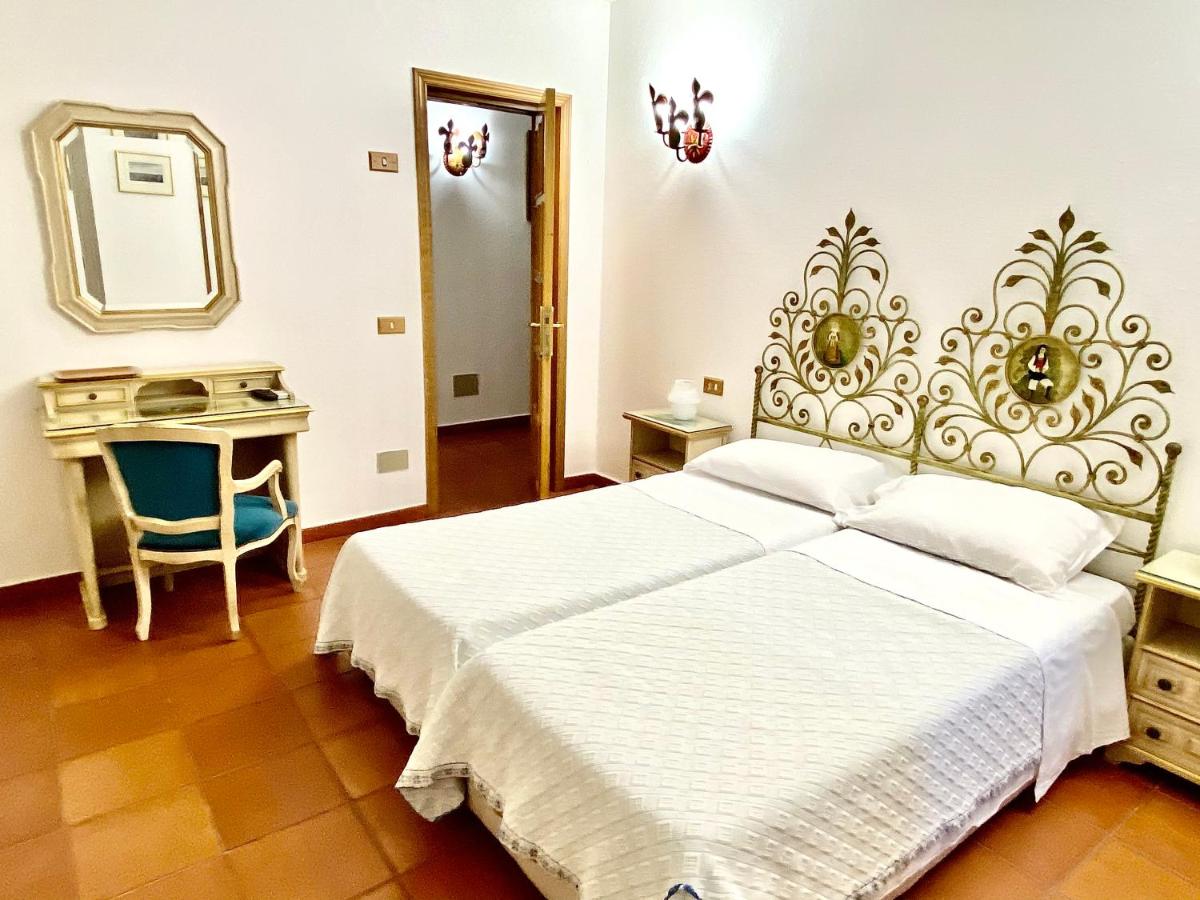 Double or Twin Room photo 3