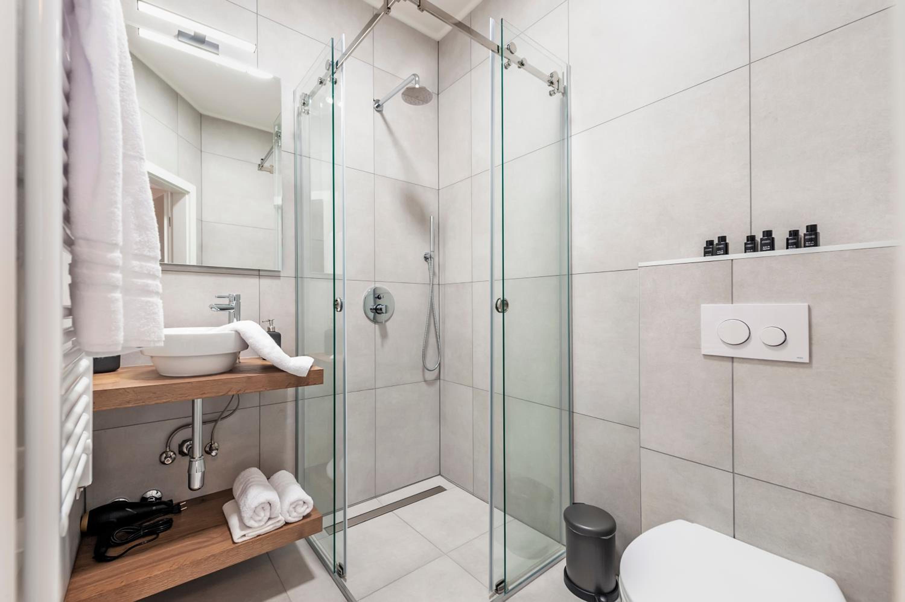 Double or Twin Room - Photo 30