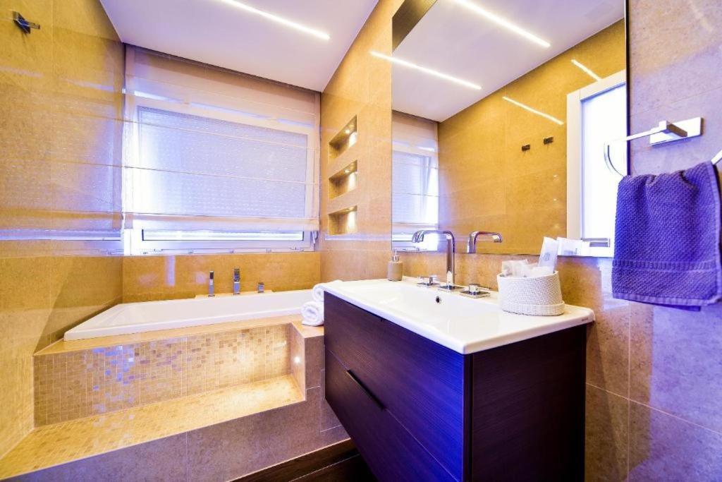 Double Room - Photo 7