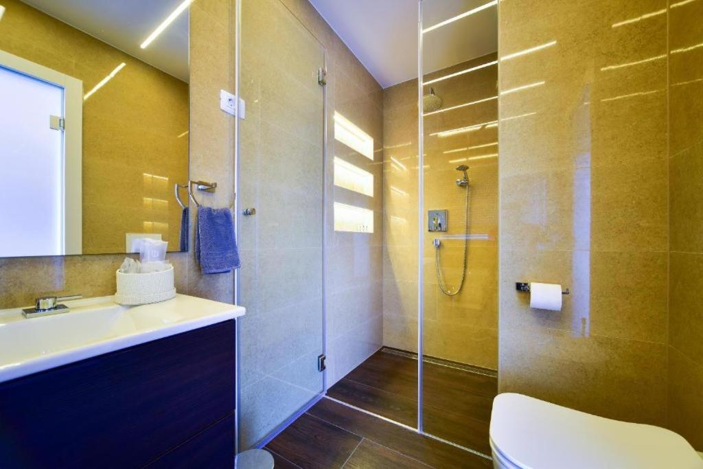 Double Room - Photo 6