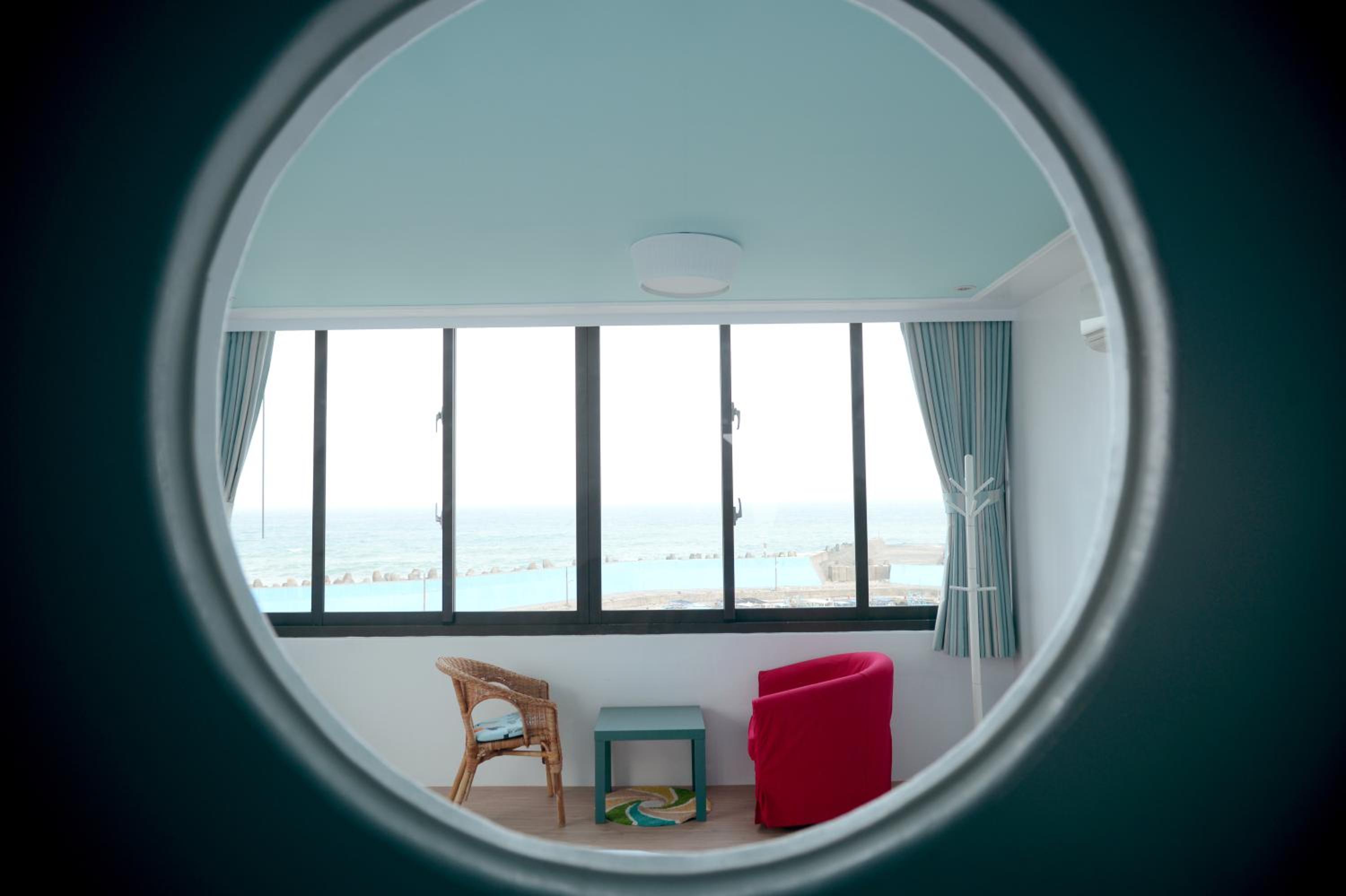 Deluxe Double Room with Sea View - Photo 4