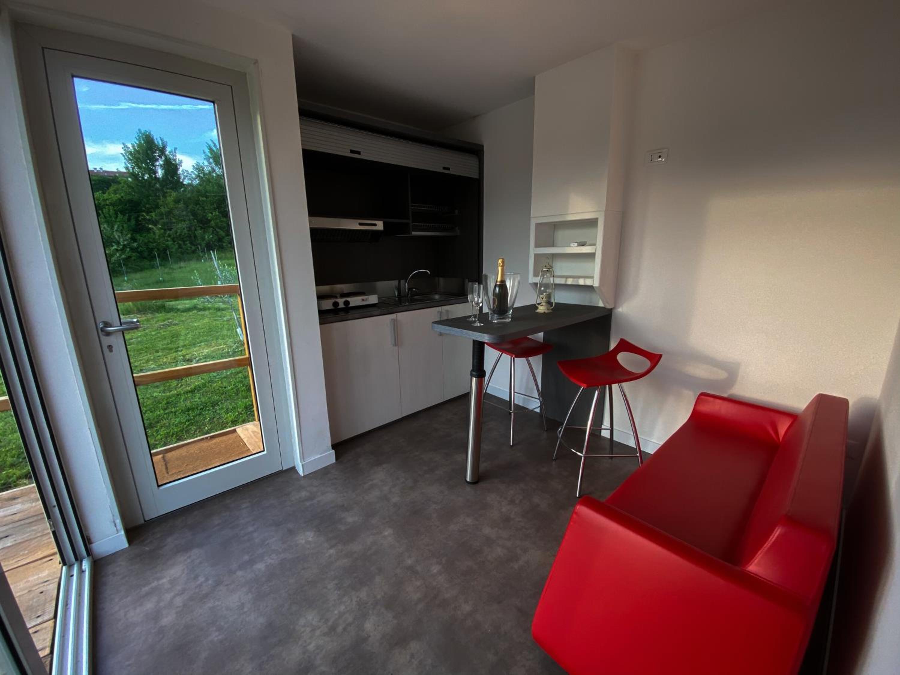 Mobile Home - Photo 6
