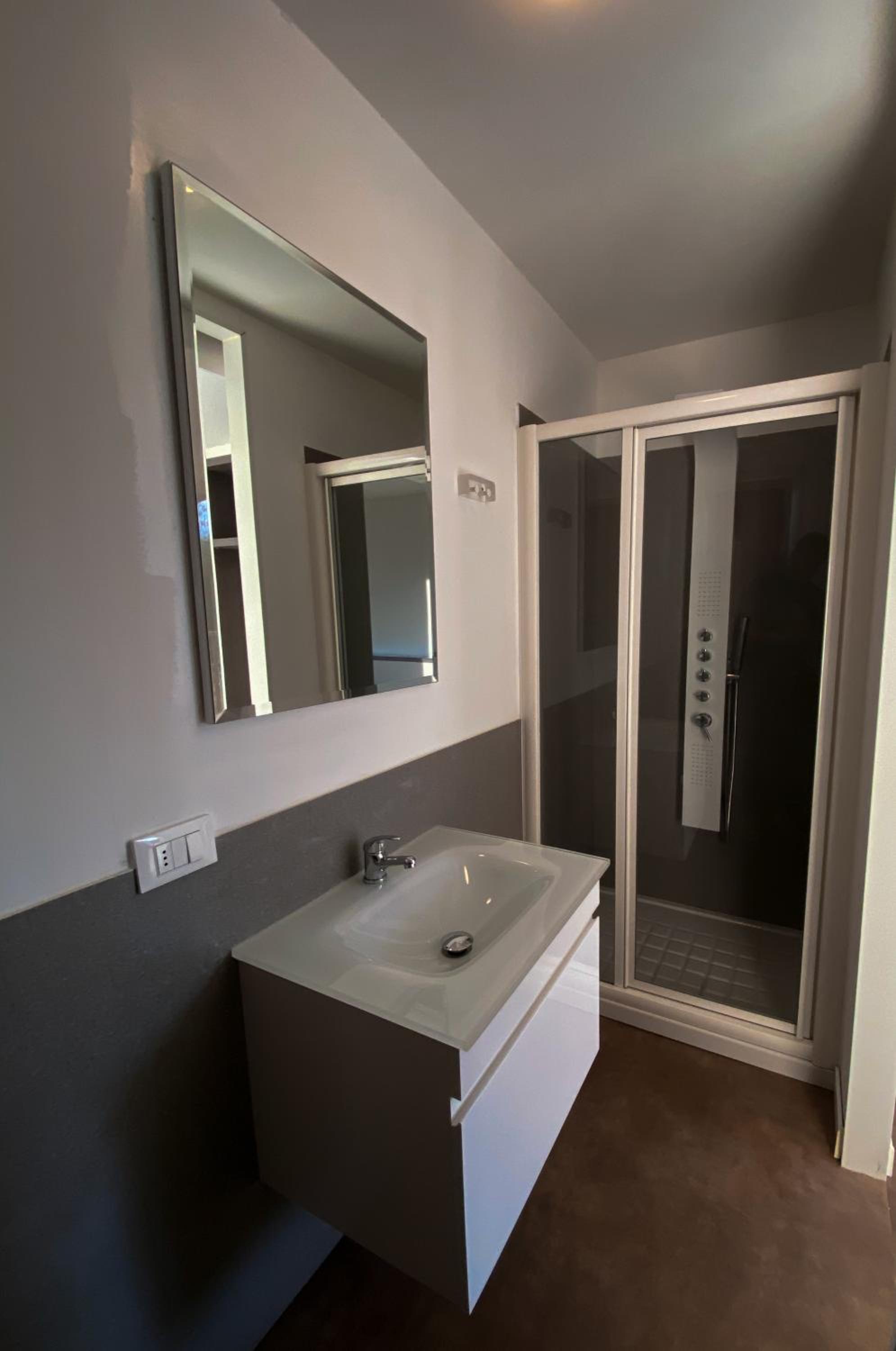 Mobile Home - Photo 3