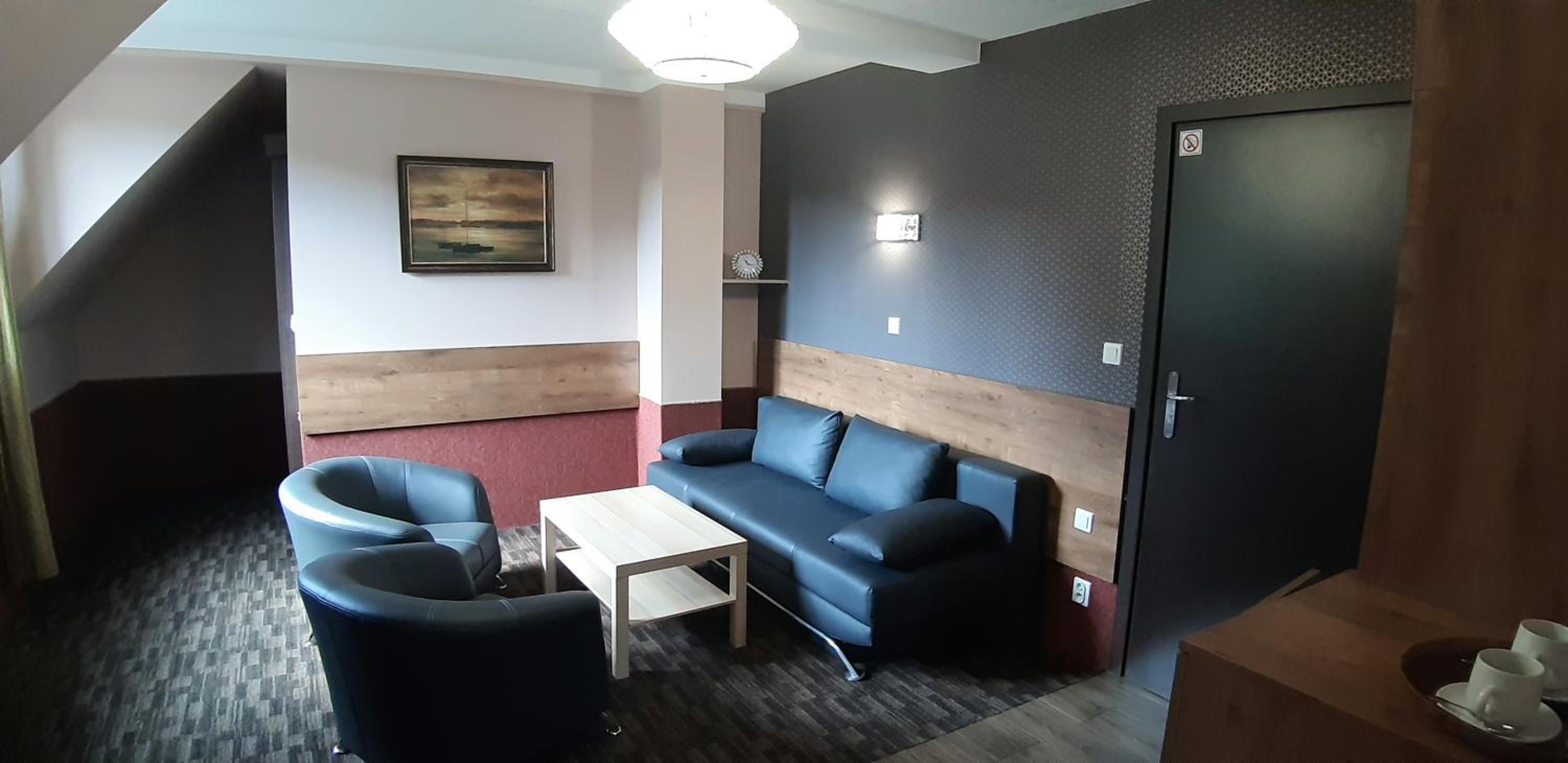 Queen Room photo 1