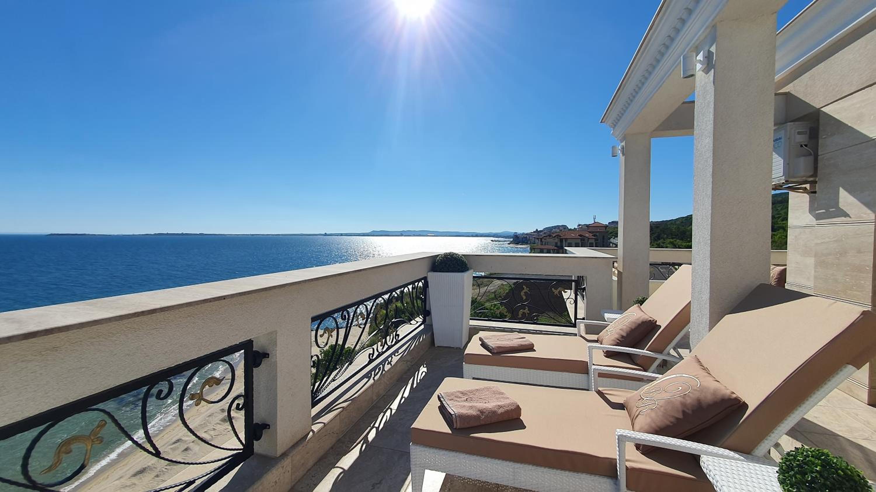 Deluxe Apartment with Sea View - Photo 12