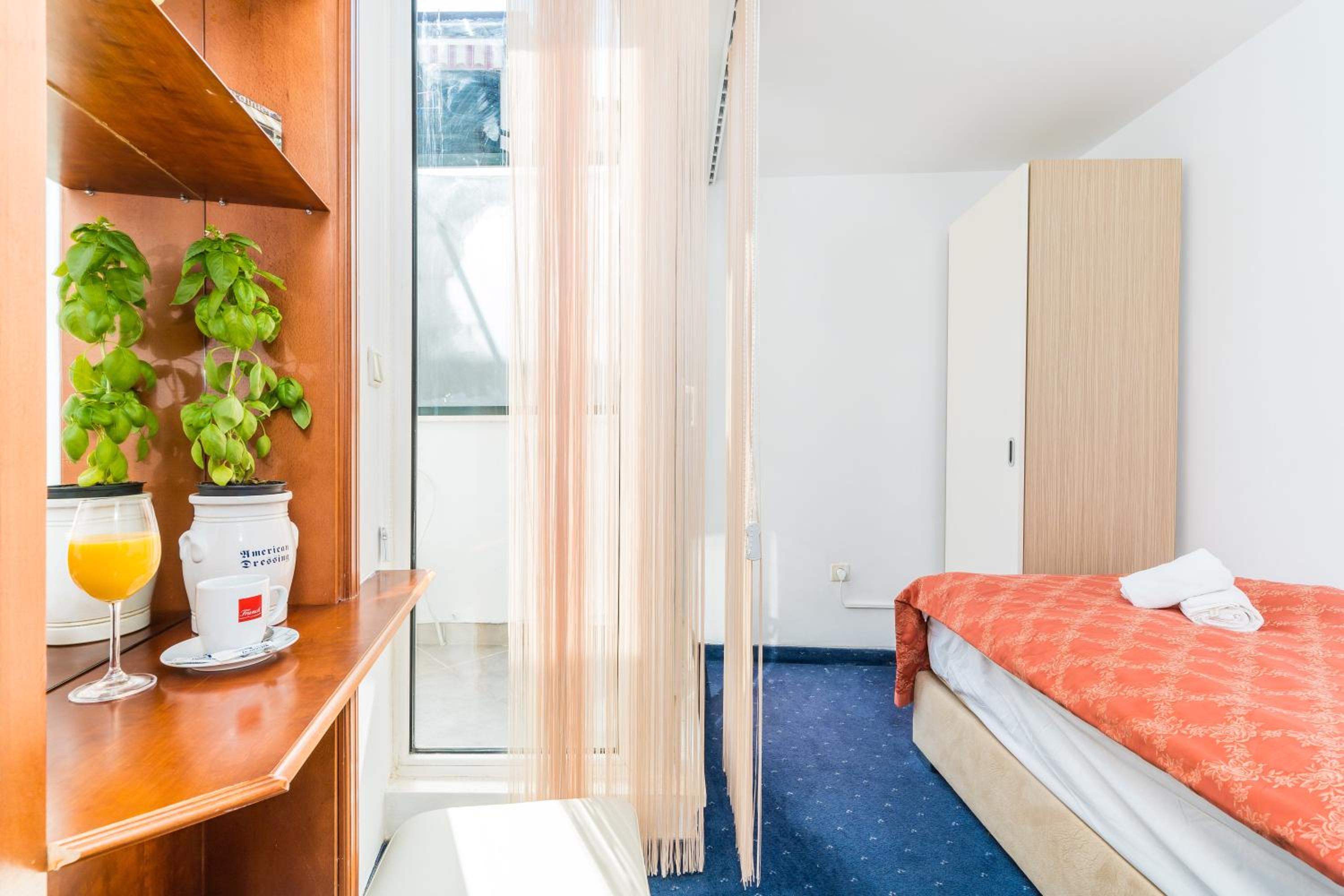 Apartment thumbnail 6