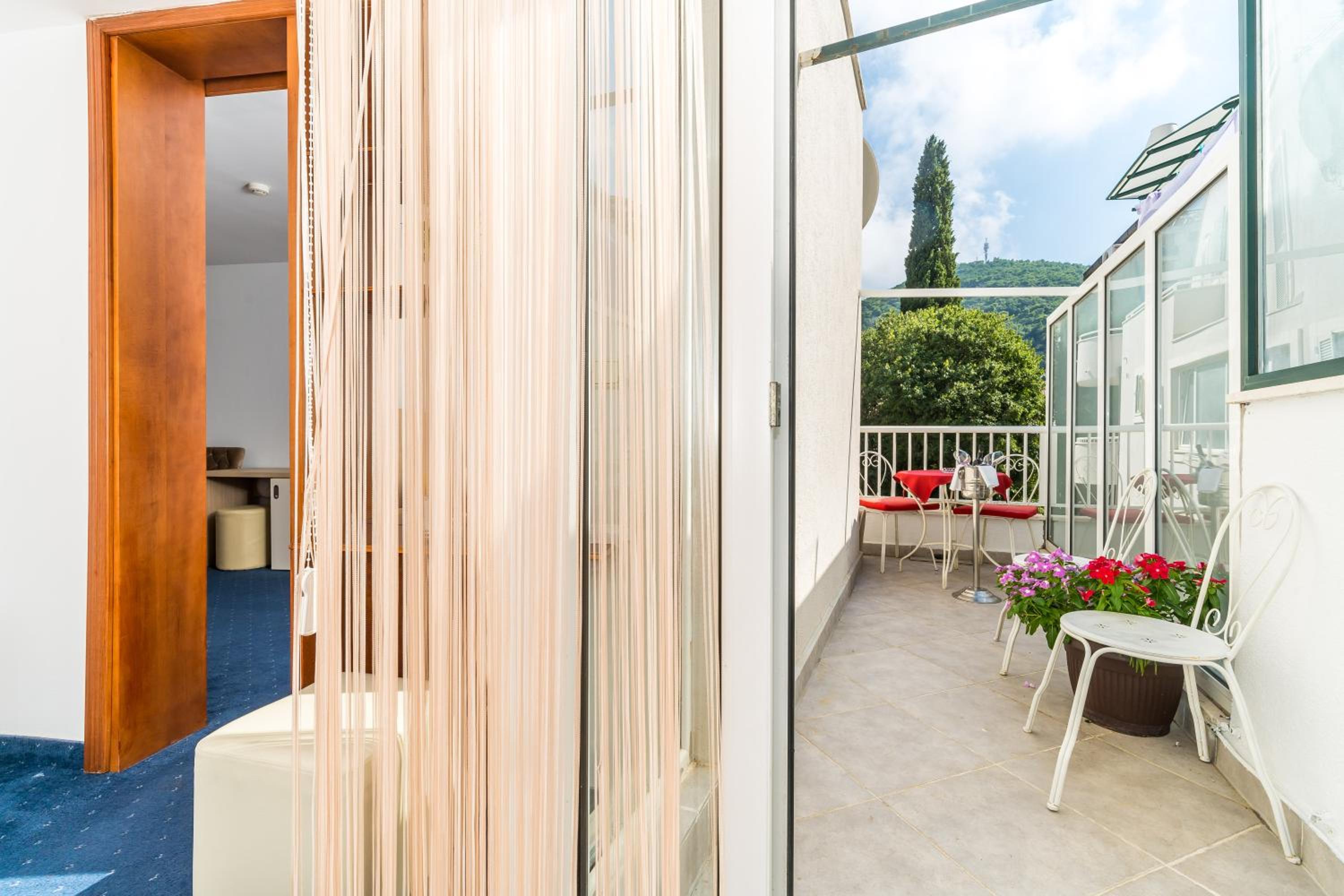 Special Offer - Apartment With One-Way Airport Shuttle