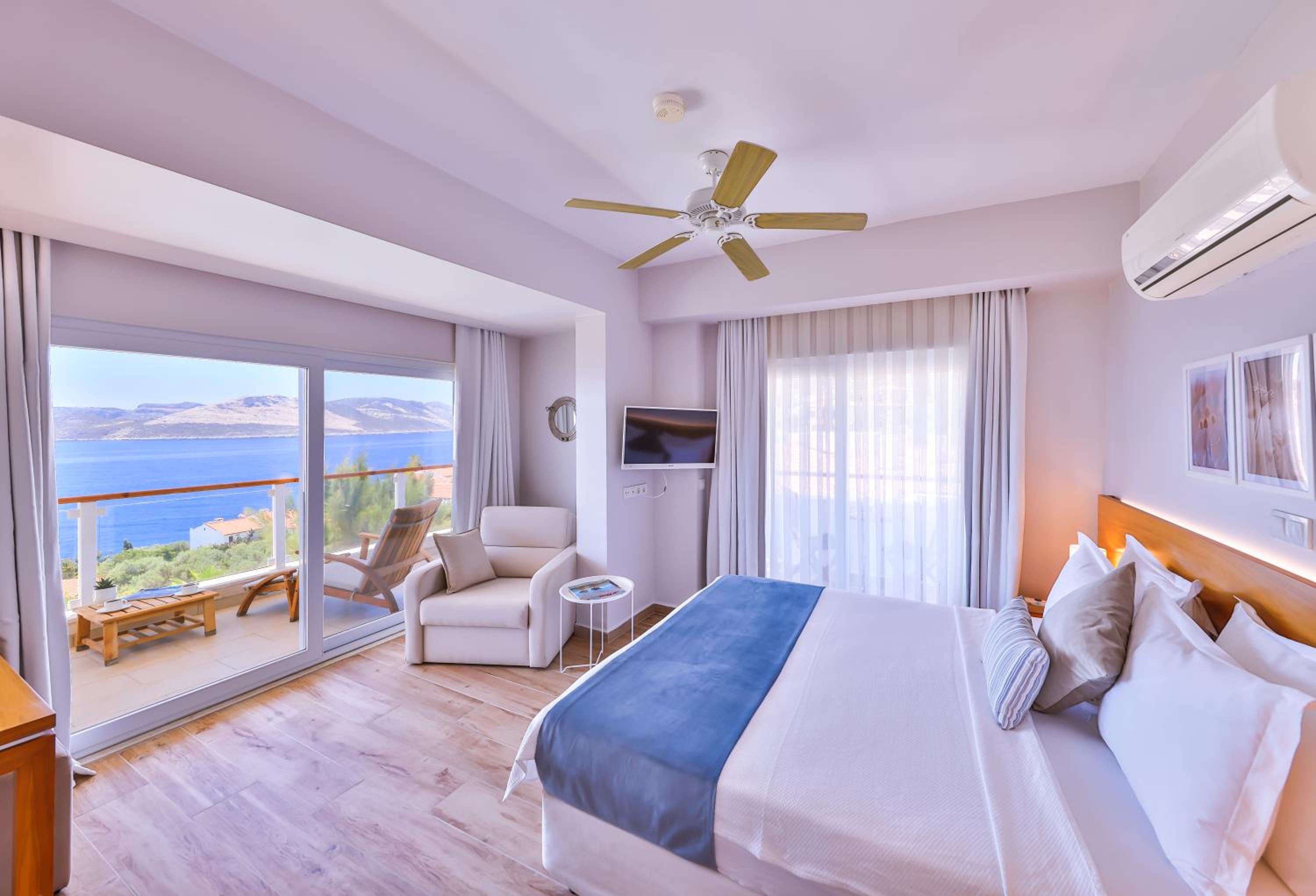 Deluxe Double Room with Sea View - Photo 1