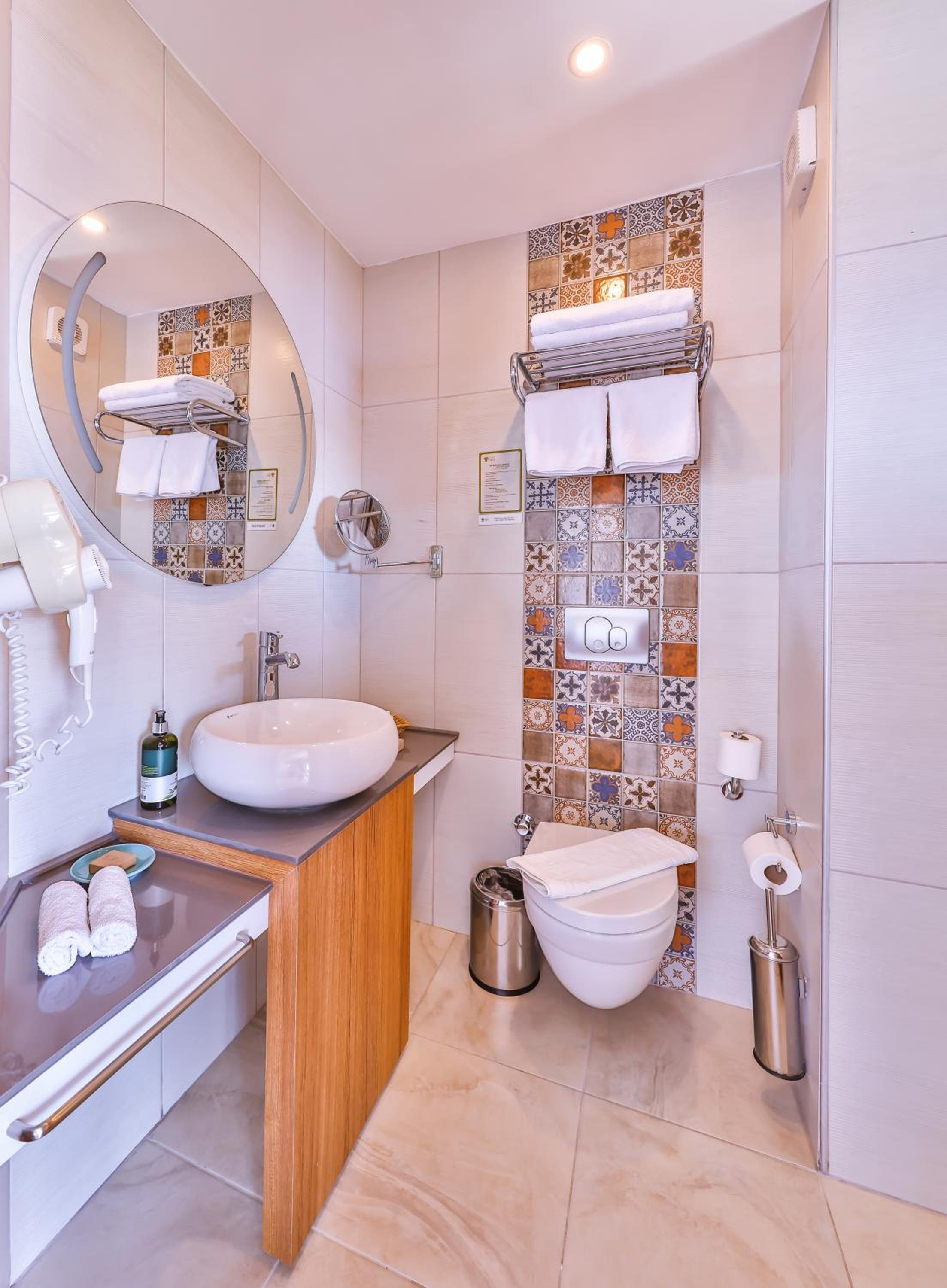 Deluxe Double Room with Sea View - Photo 16