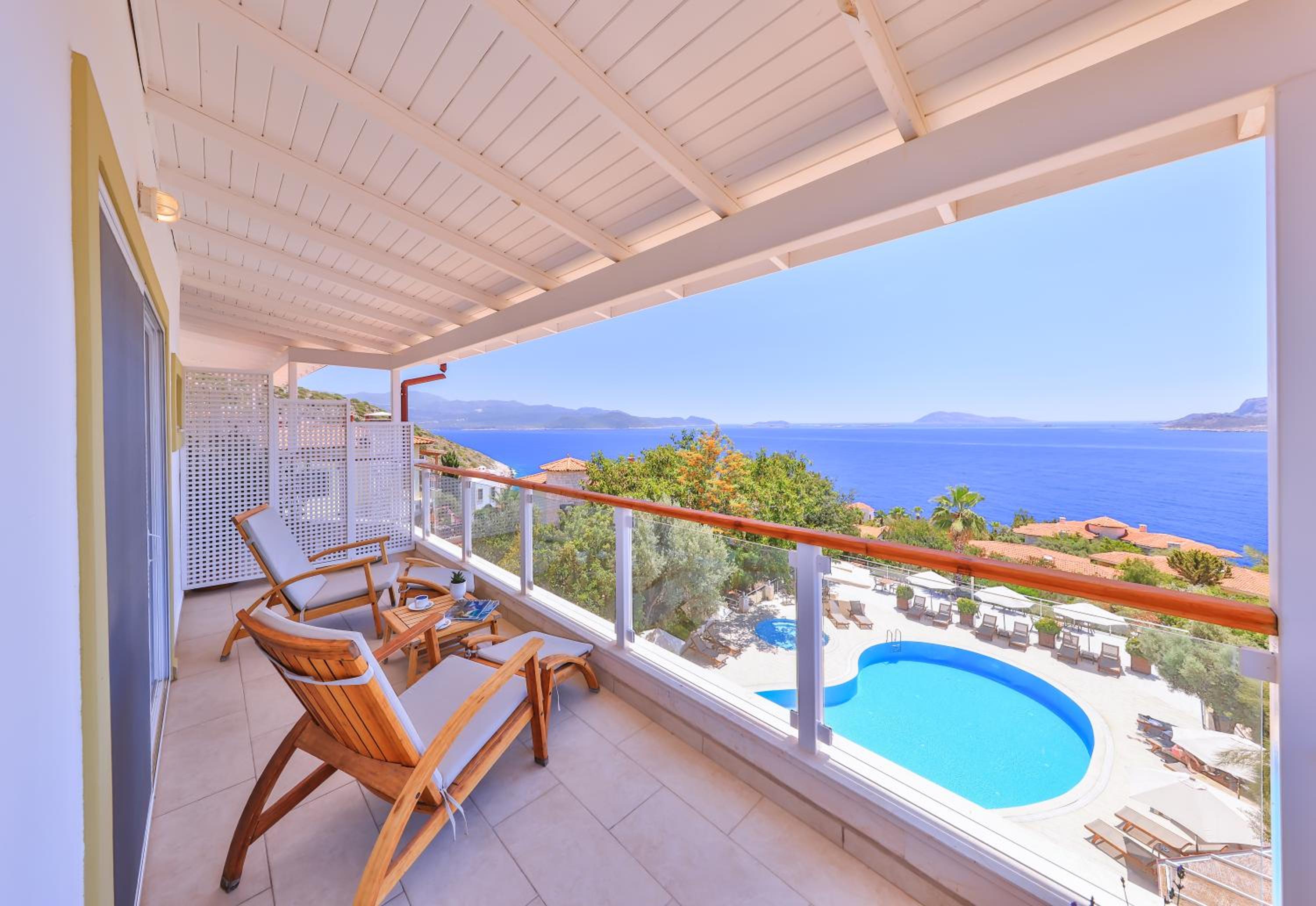Deluxe Double Room with Sea View - Photo 9