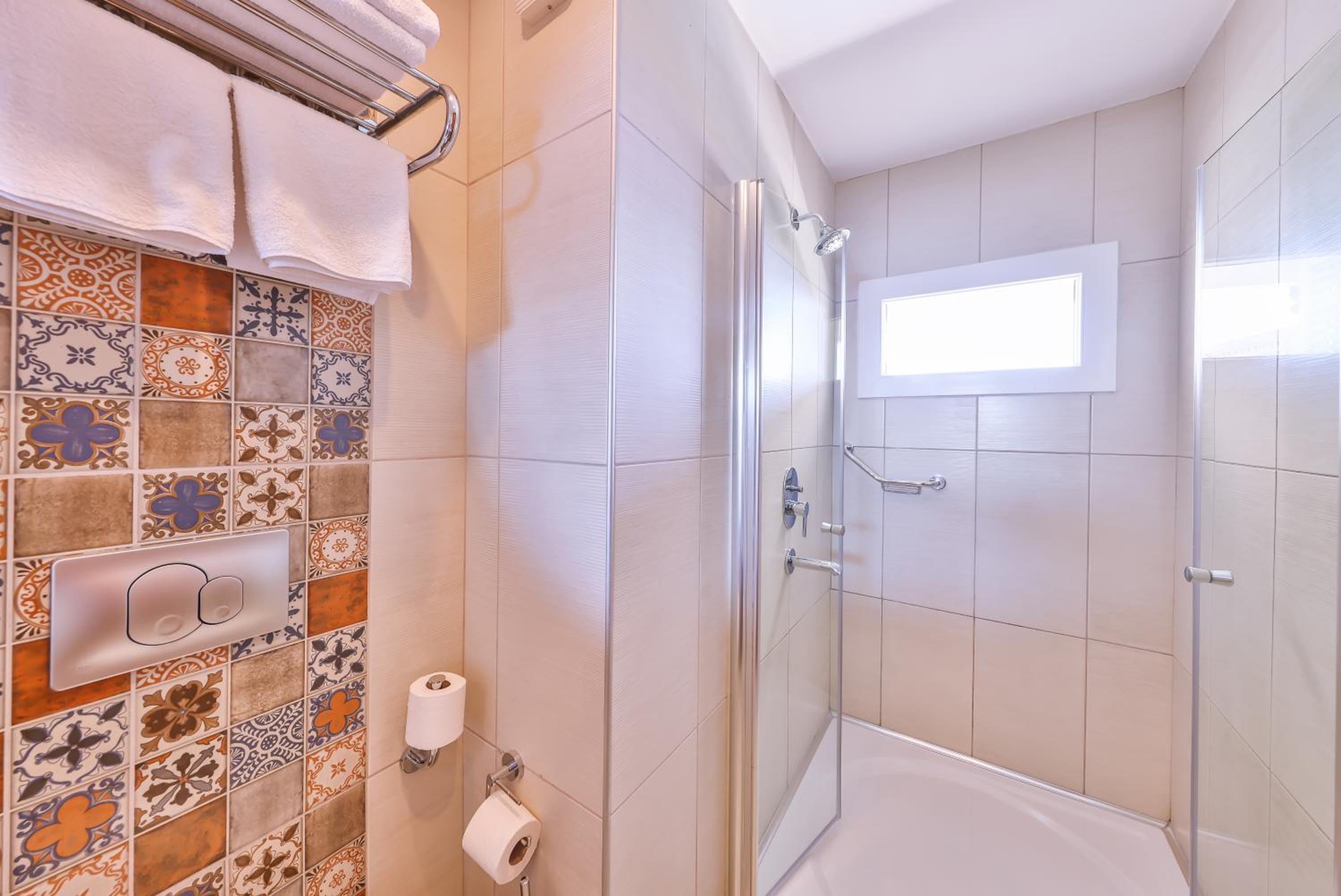 Deluxe Double Room with Sea View - Photo 17