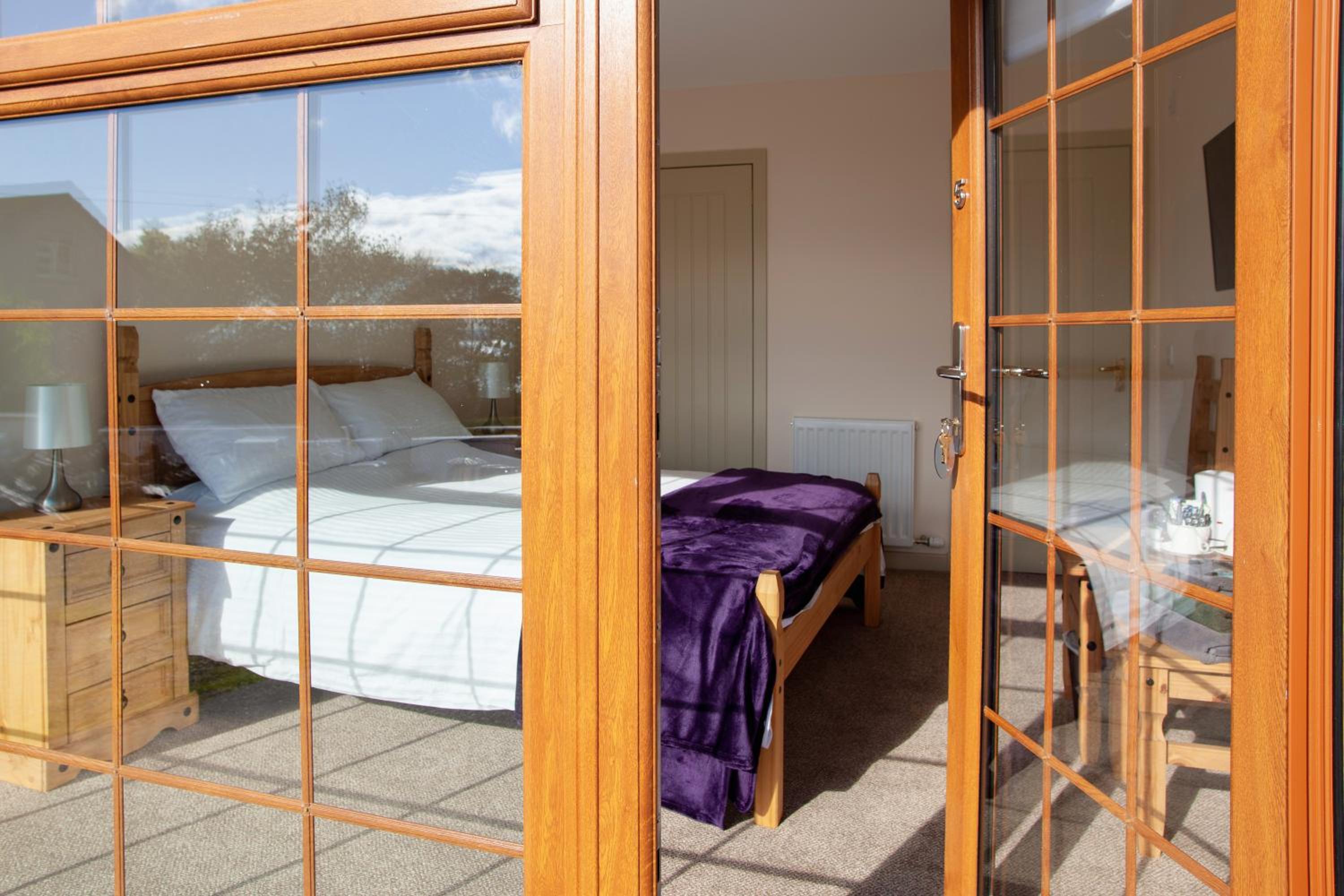 Deluxe Double Room - Photo 11