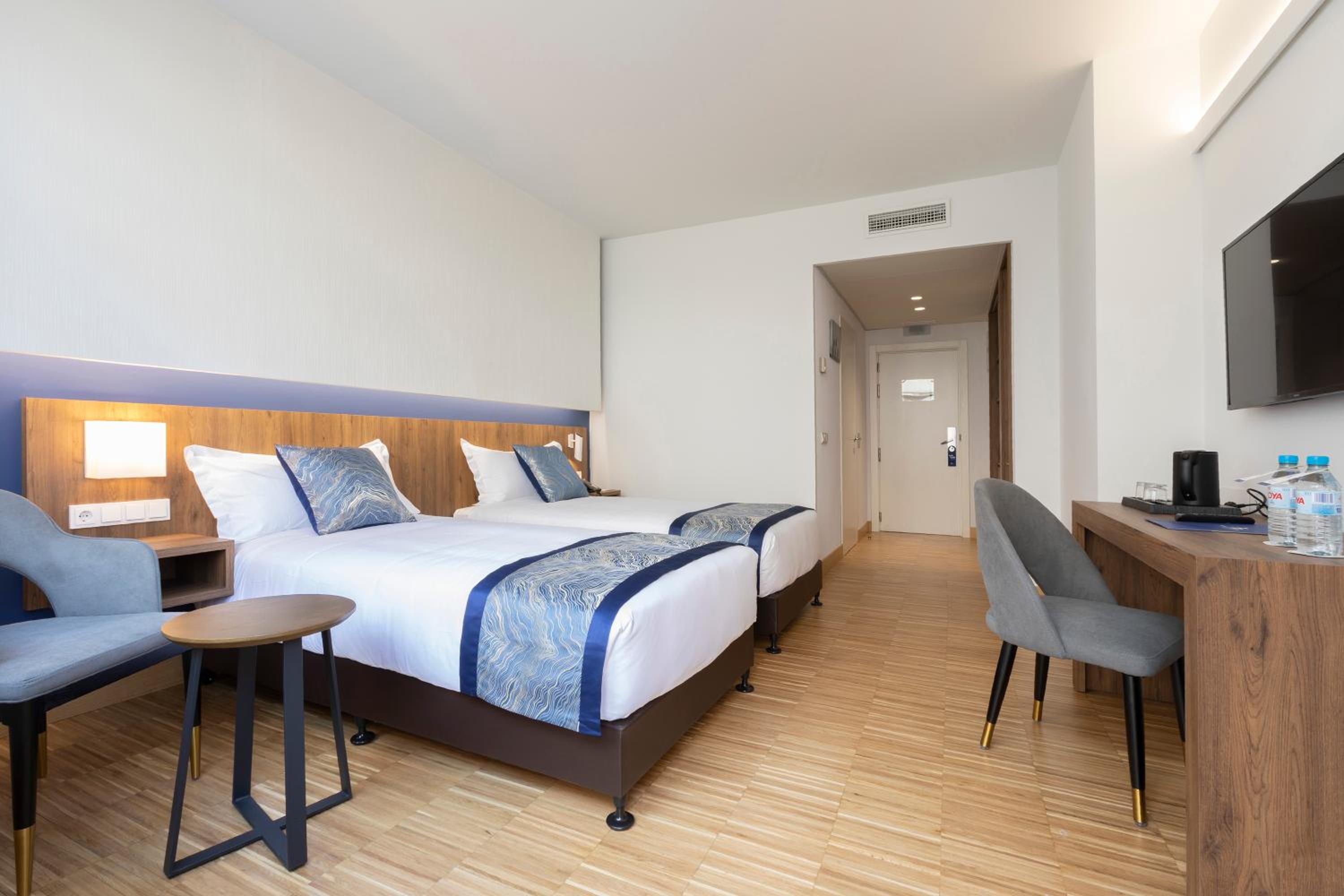 Double or Twin Room - Photo 4