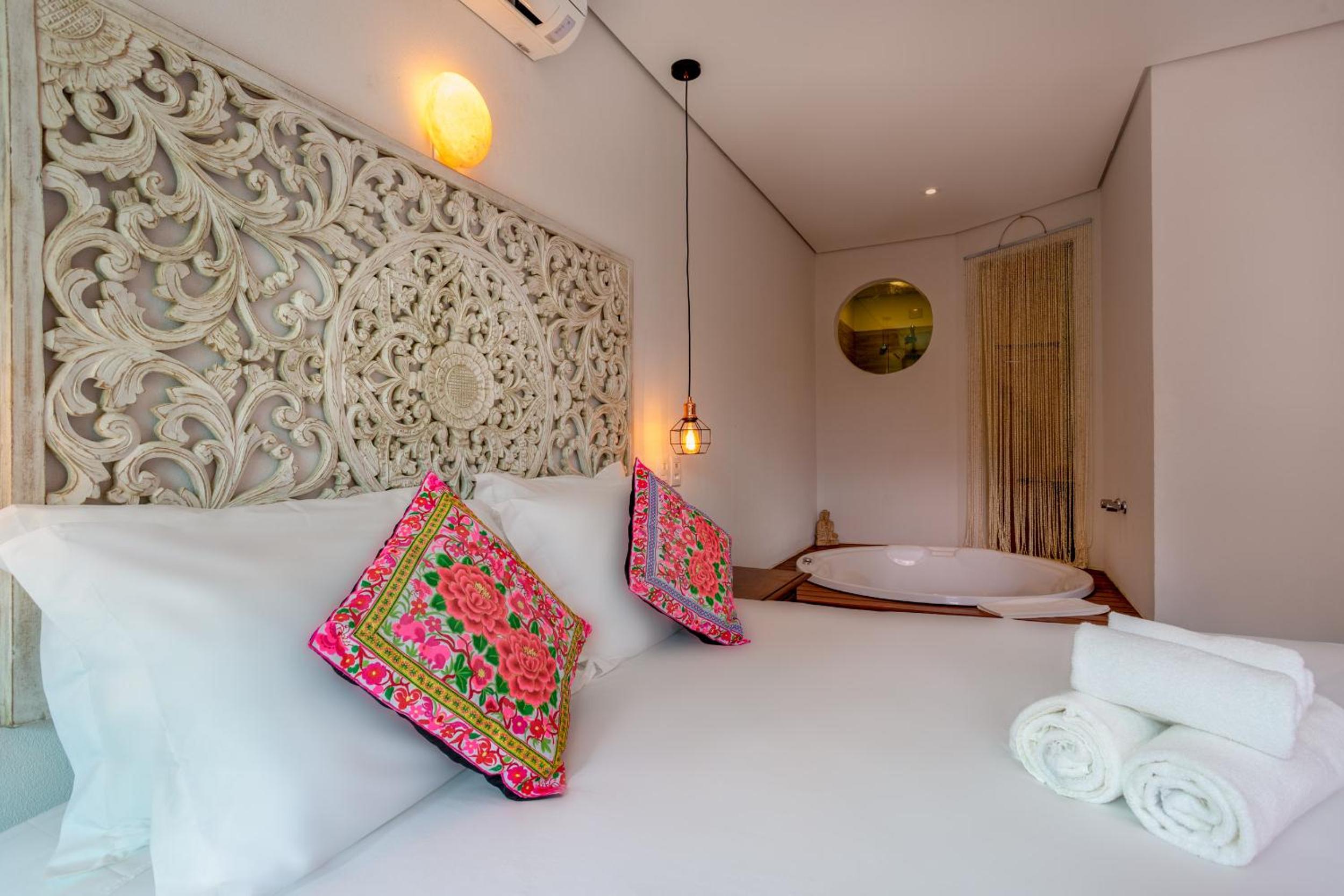 Quadruple Luxury Room with Internal Spa Bath - Photo 1
