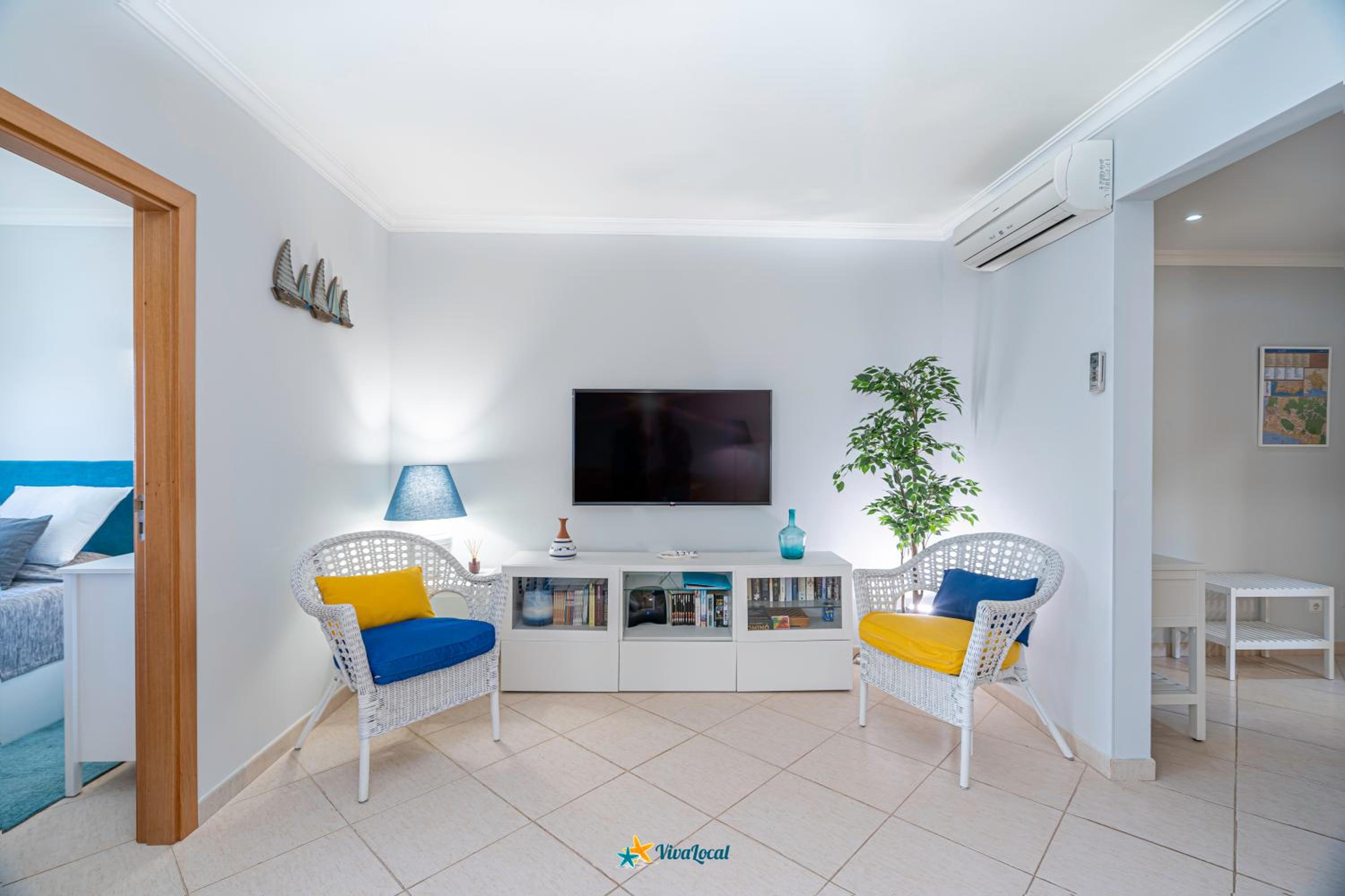 Apartment with Balcony photo 2