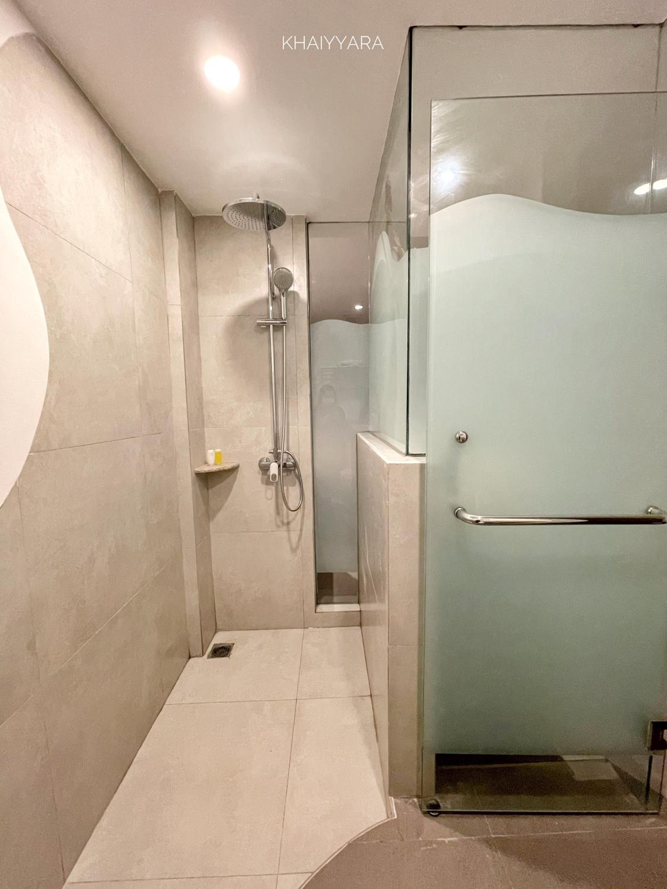Deluxe Twin Pool Access - Photo 2