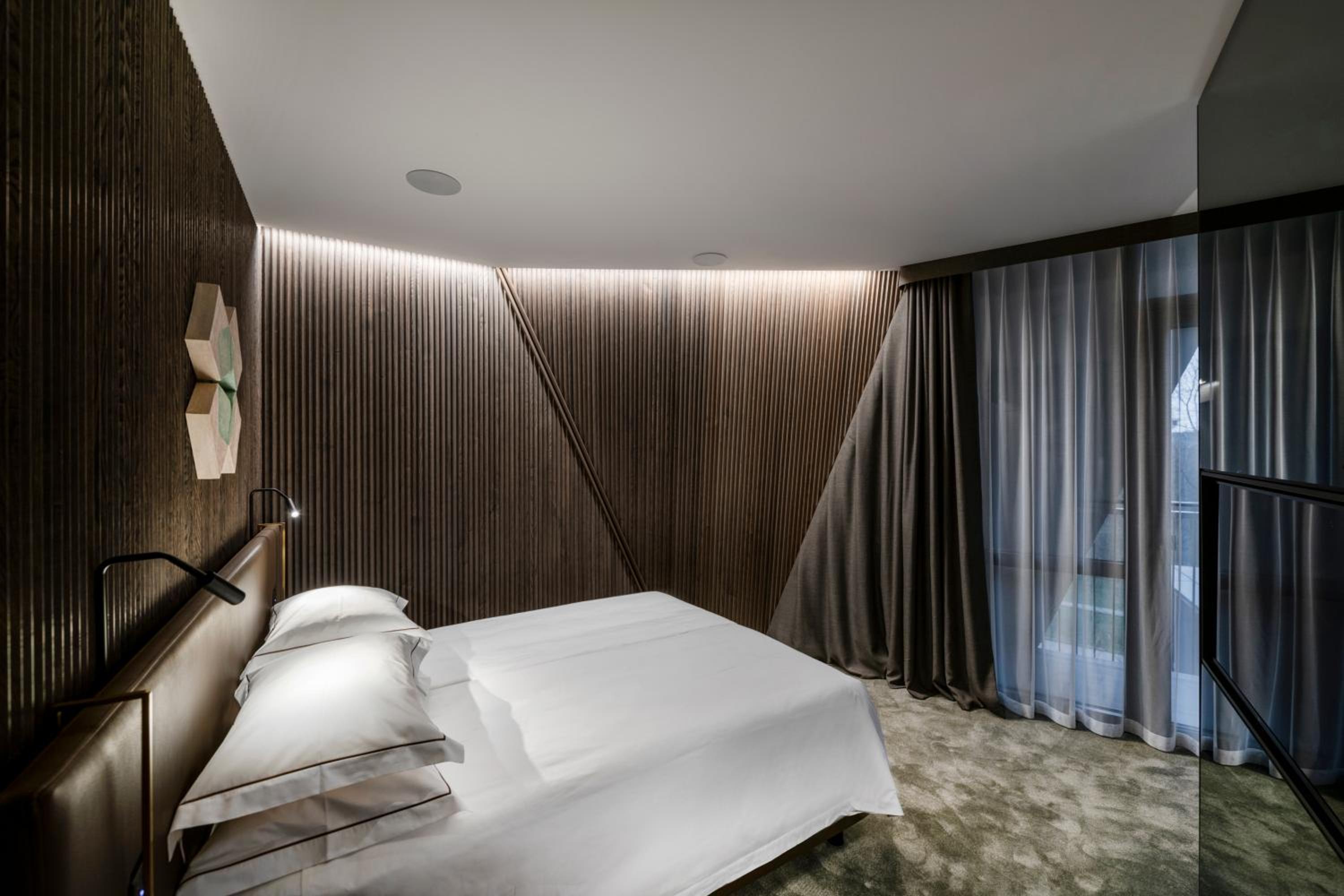 Studio with Balcony and Spa Access - Photo 2