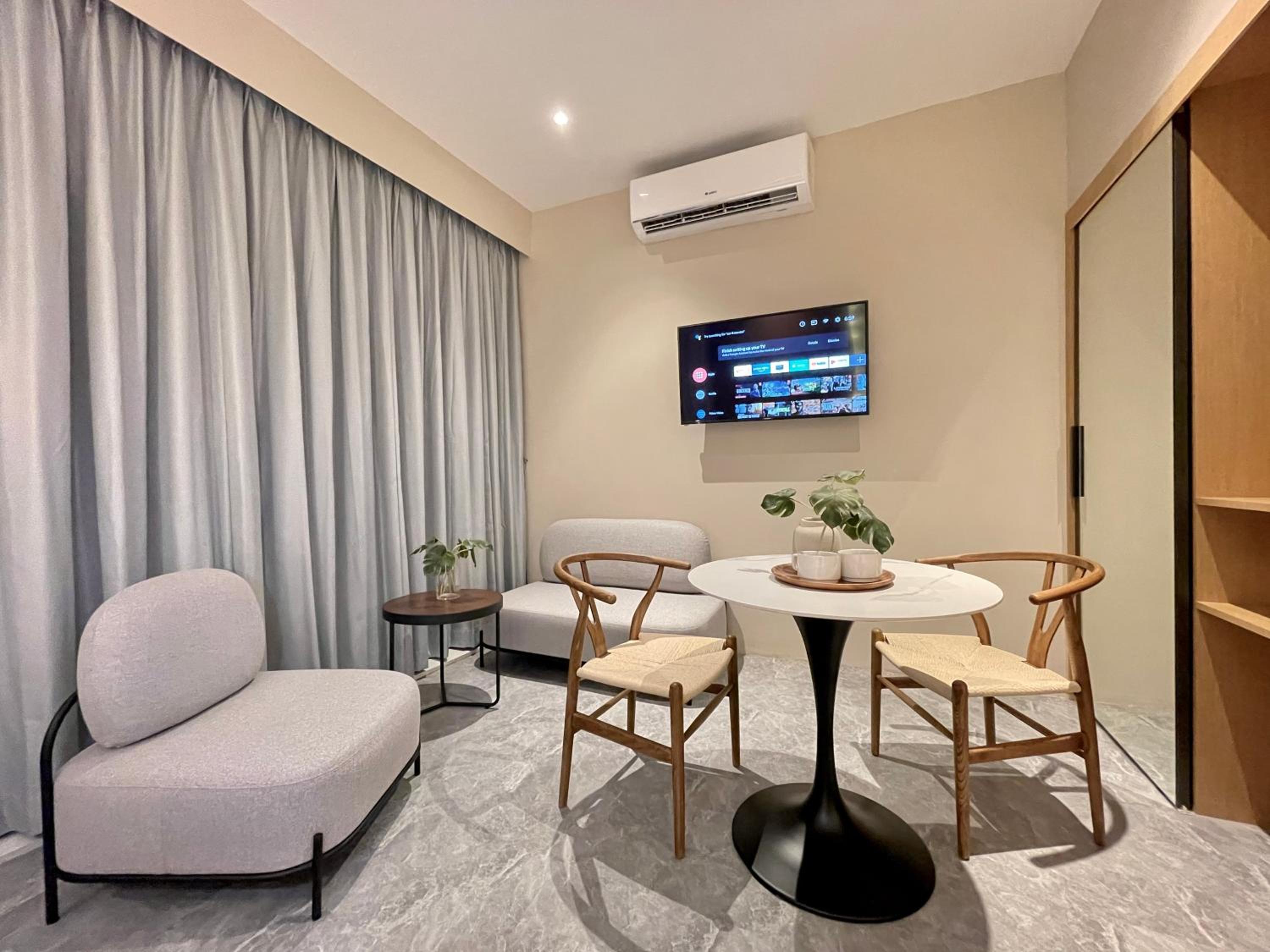 Executive Family Room - Photo 4