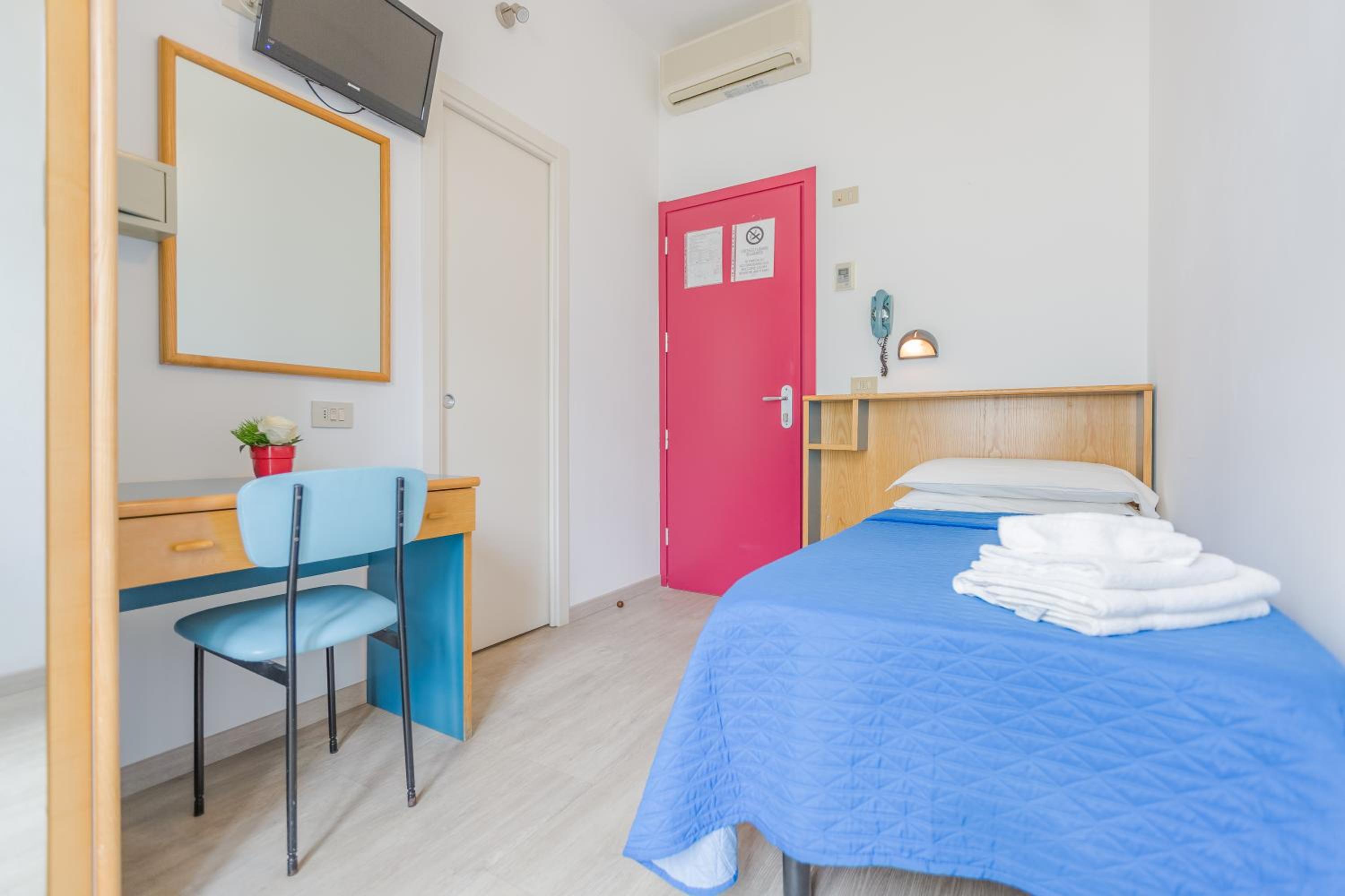 Single Room photo 1