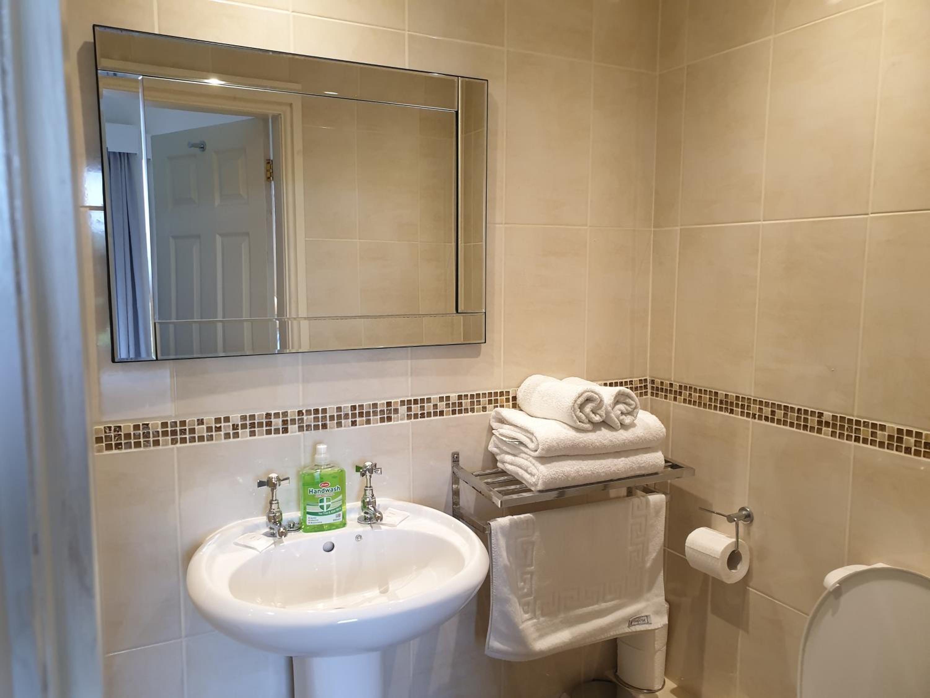 Twin Room with Shower photo 2