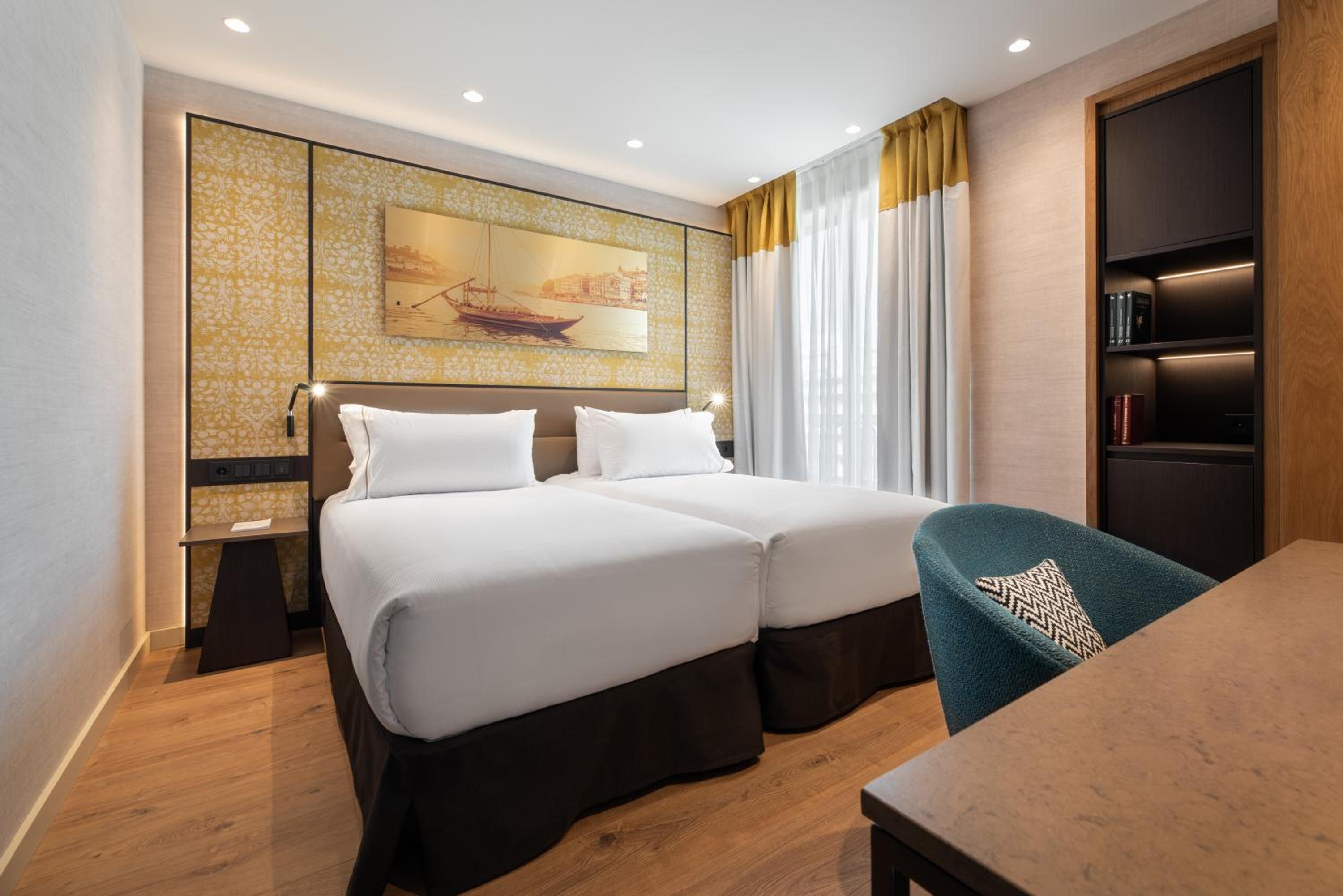 Deluxe Double or Twin Room - Photo 9